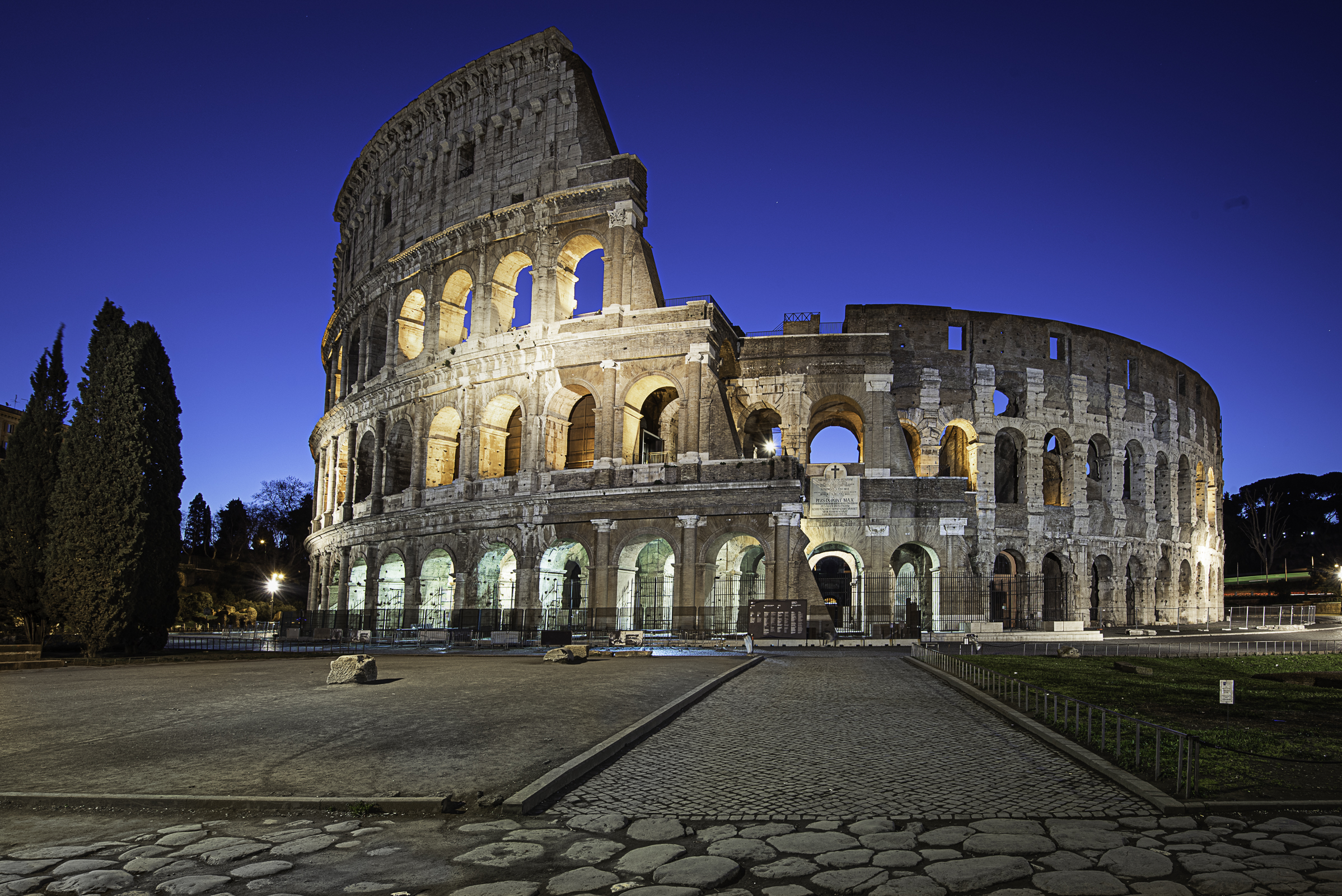 Ora blue al Colosseo