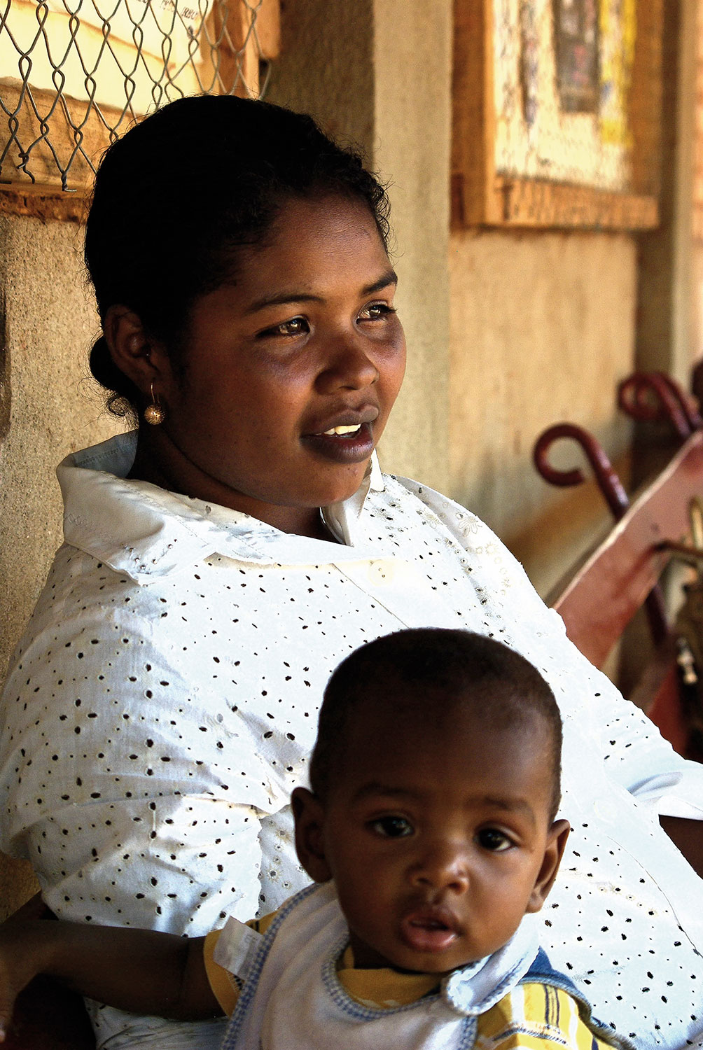 Mom waiting at the dispensary Analaroa