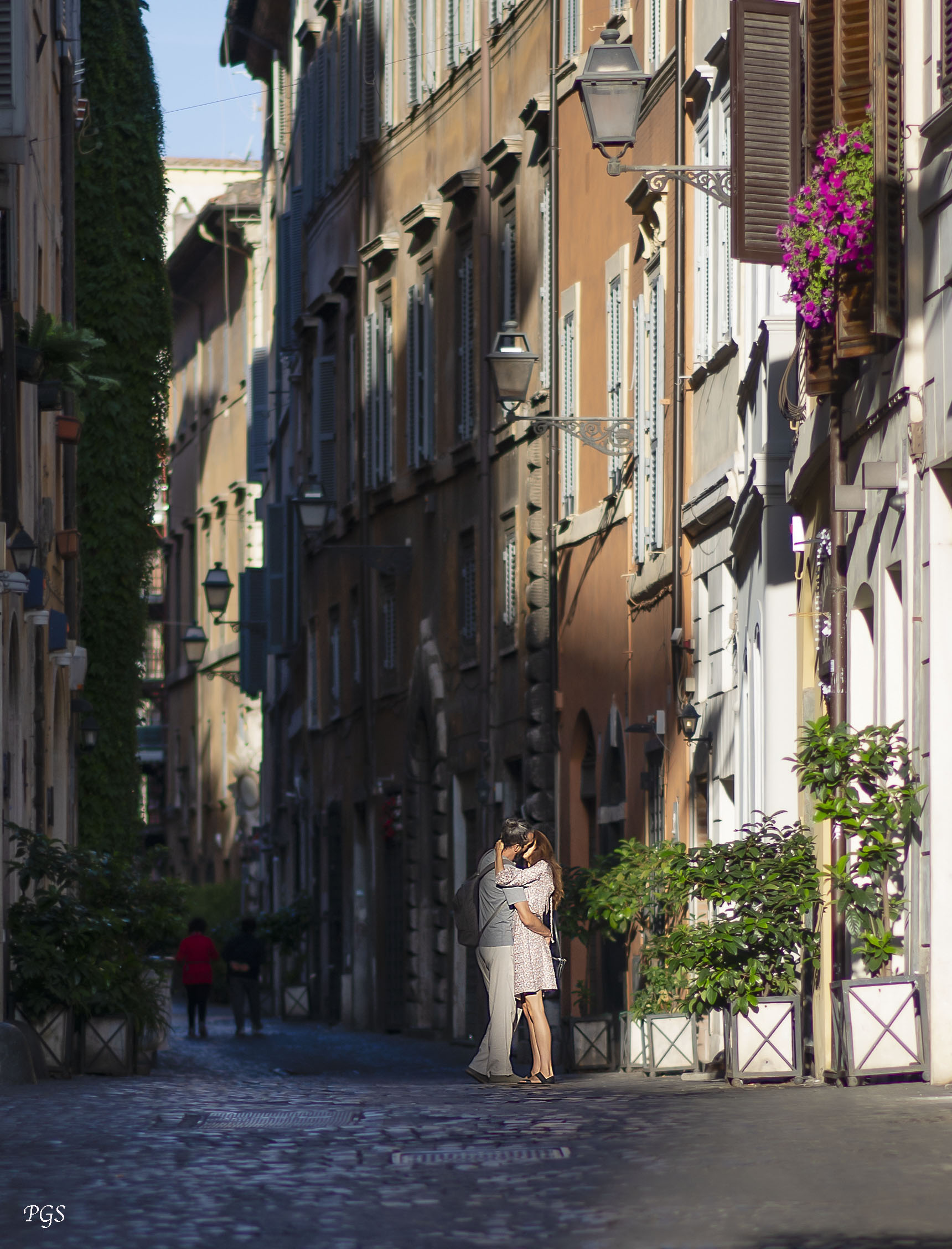via dei Coronari...baciata dal sole.