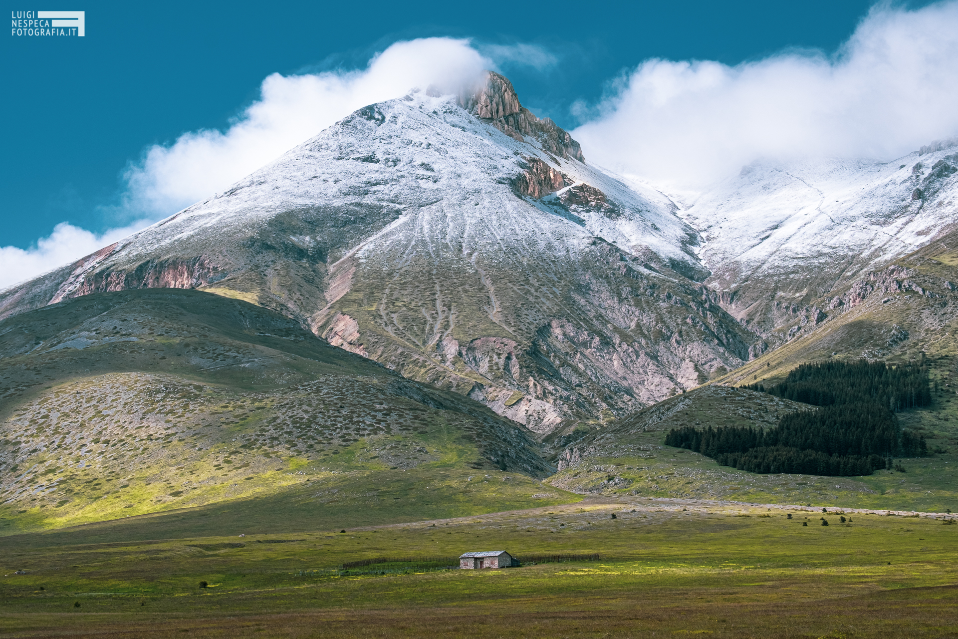 Monte Camicia con un velo di neve. - Fine Maggio 2020