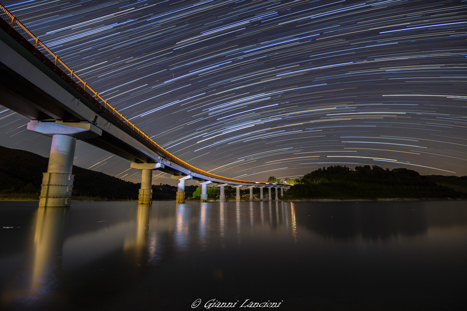 Startrail  Lago di Castreccioni di Cingoli