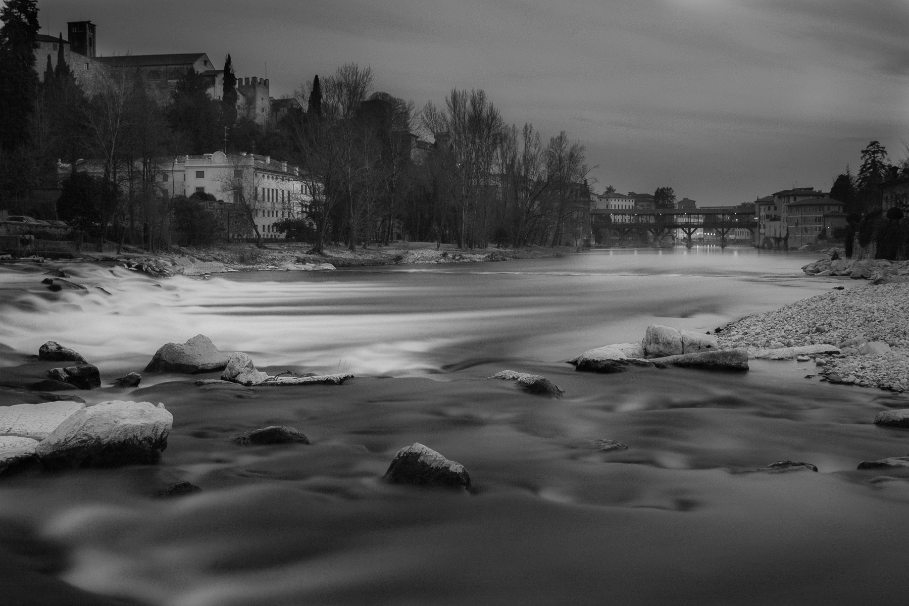 Bassano - Il Brenta verso il ponte