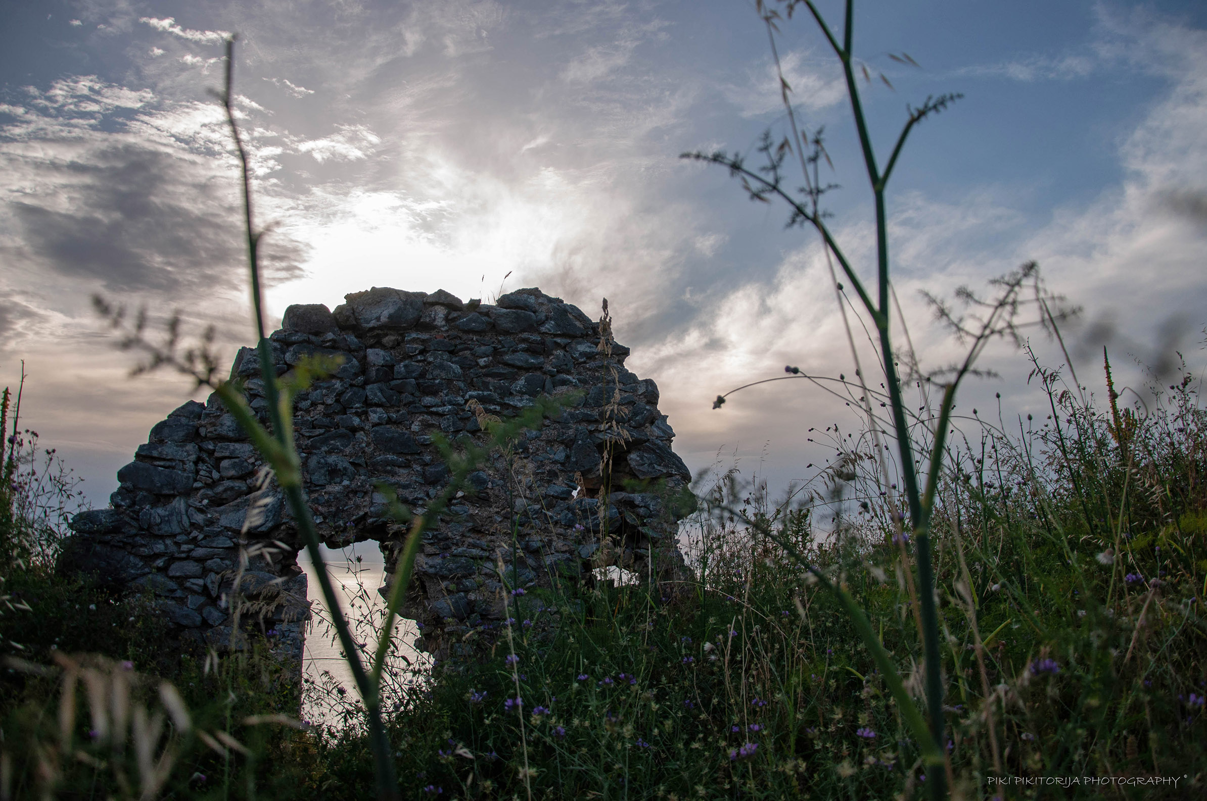 I resti del castello (xviii sec.) Cirella. Italia