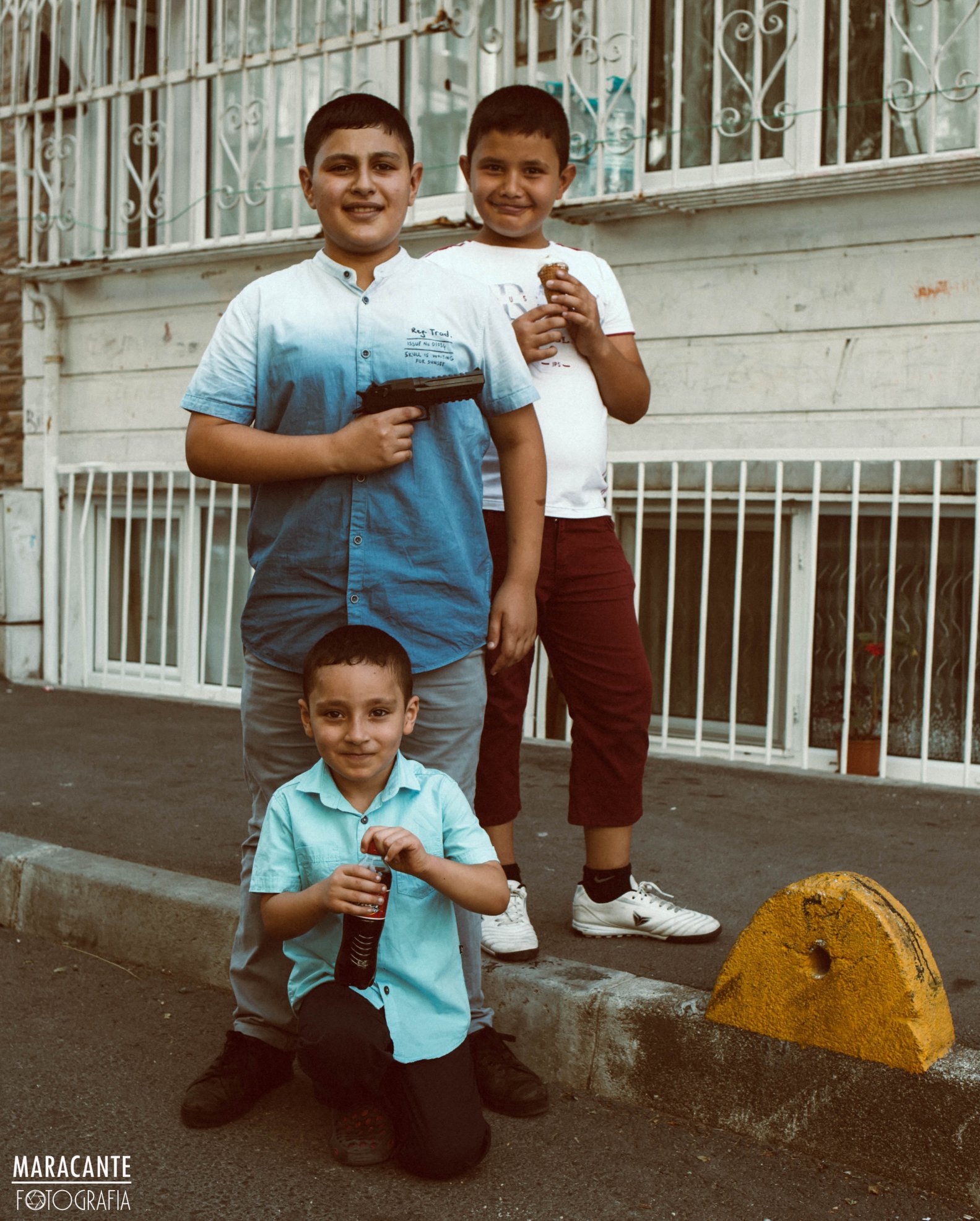 L'infanzia scorre veloce tra un gelato e una pistola.
