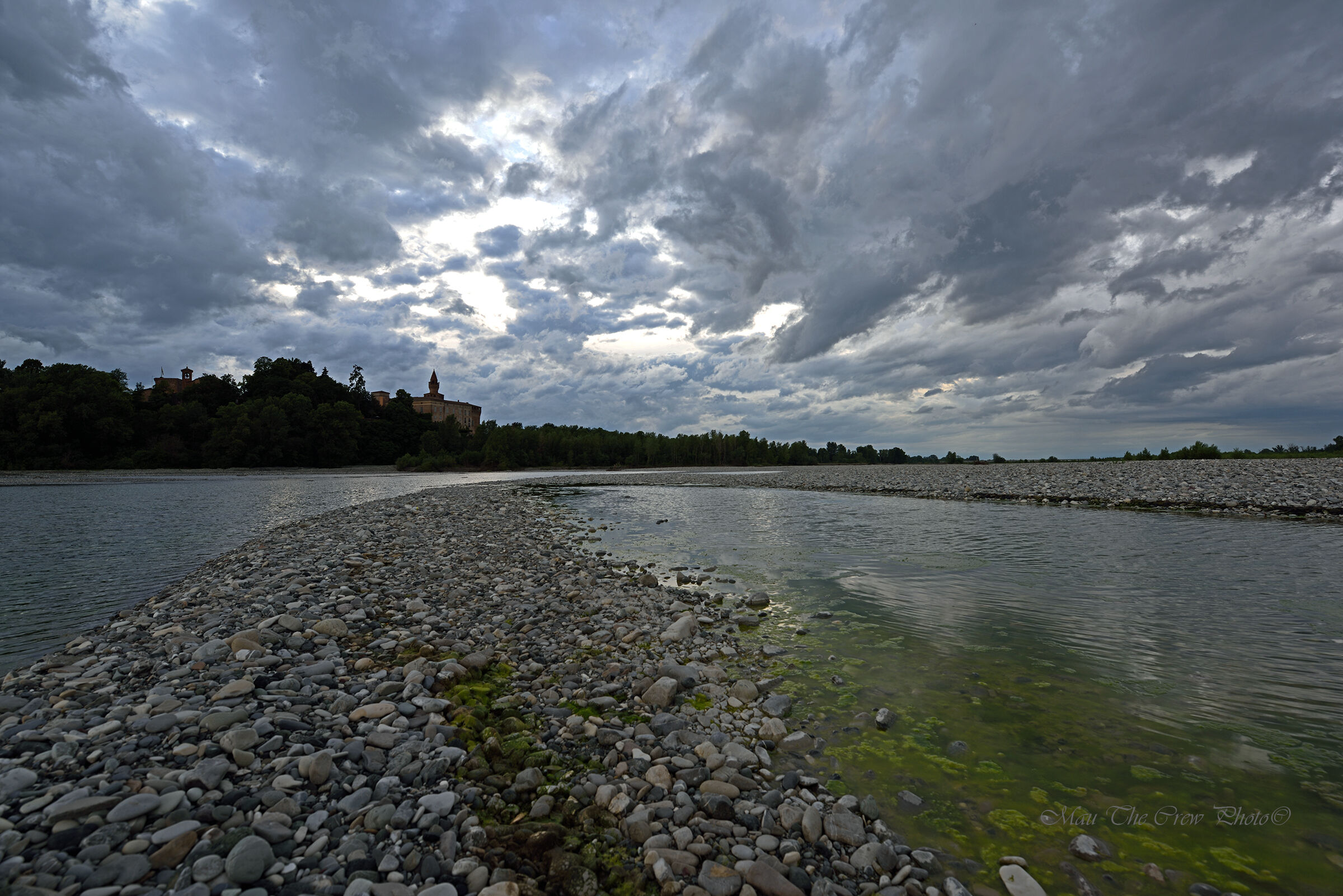 Nuvole minacciose sopra il Castello di Rivalta
