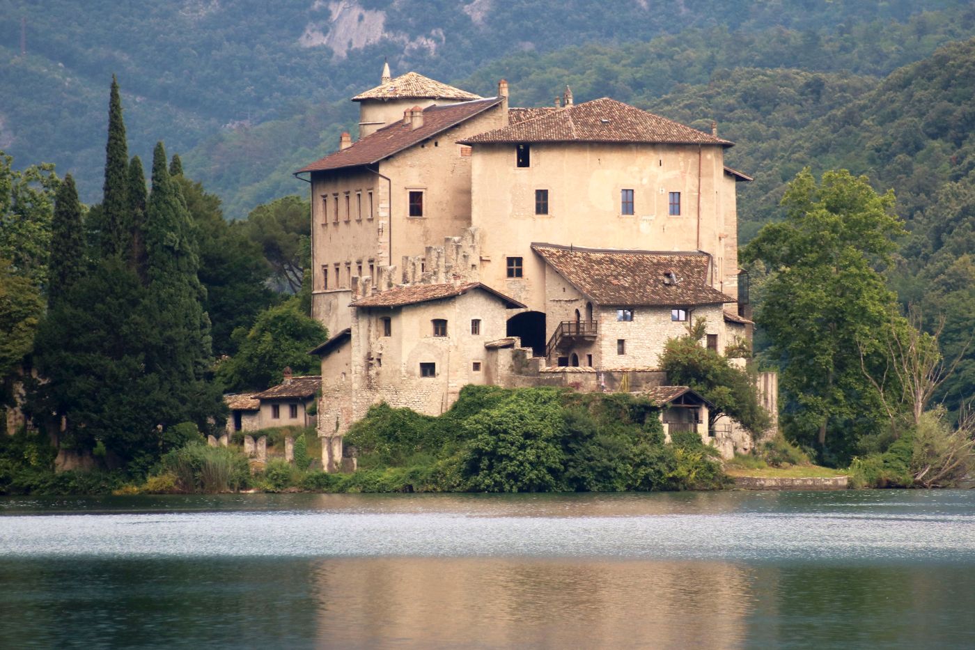 Il castello sul lago