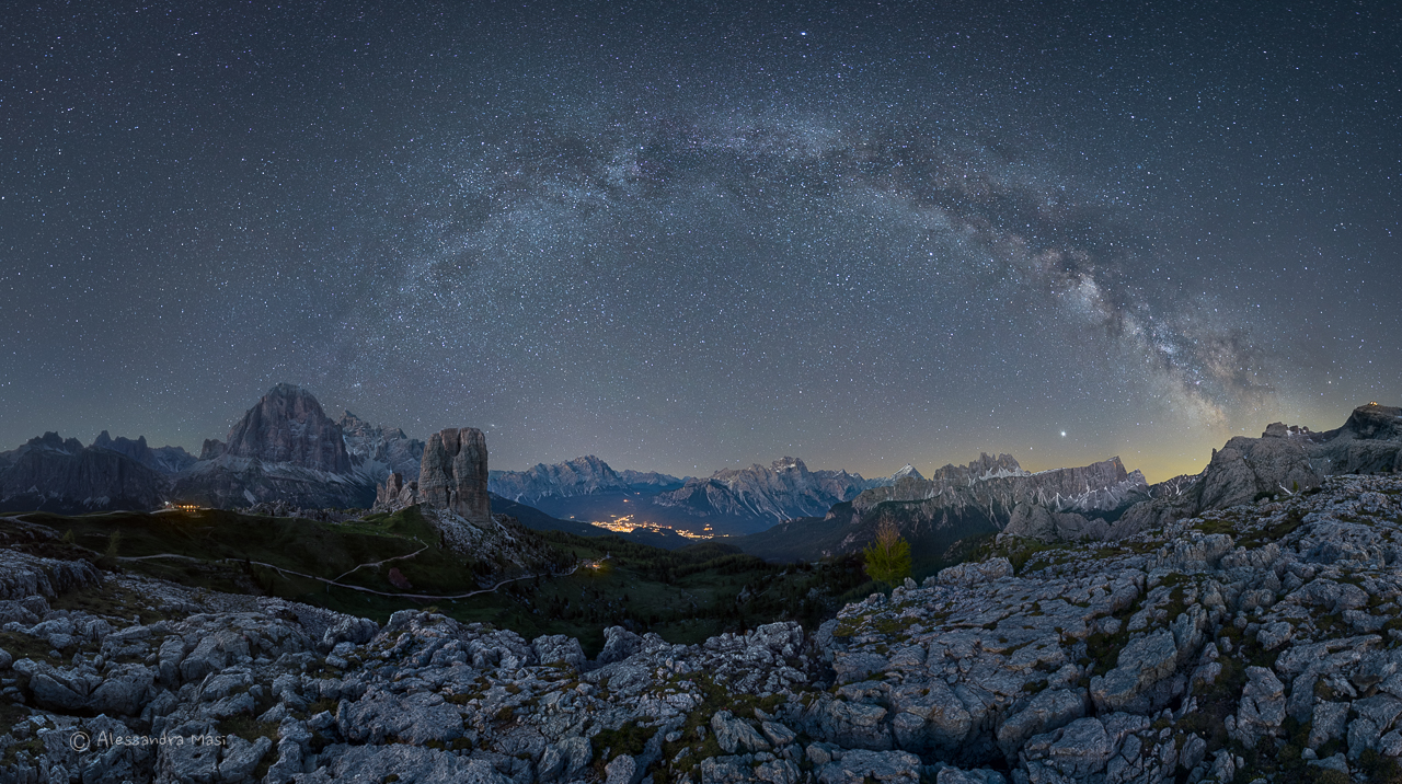 Arco galattico sopra le Dolomiti bellunesi