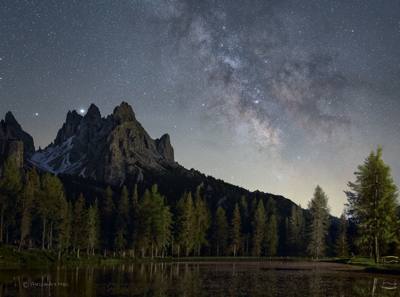Il nucleo della Via Lattea sopra il lago d'Antorno