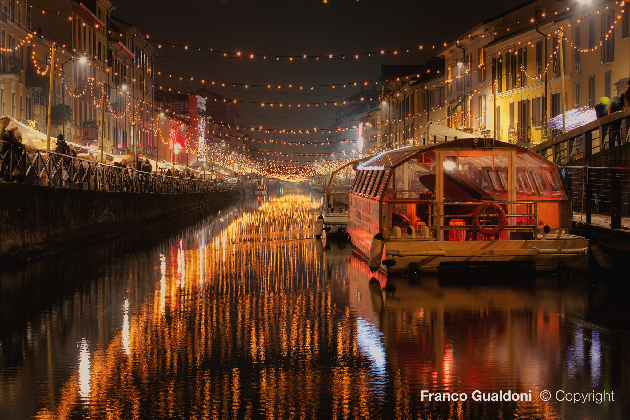 Milano, addobbi natalizi