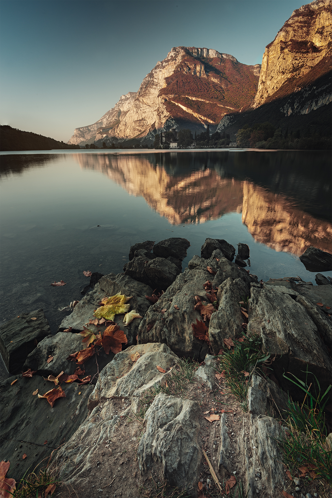 Il piccolo lago alpino