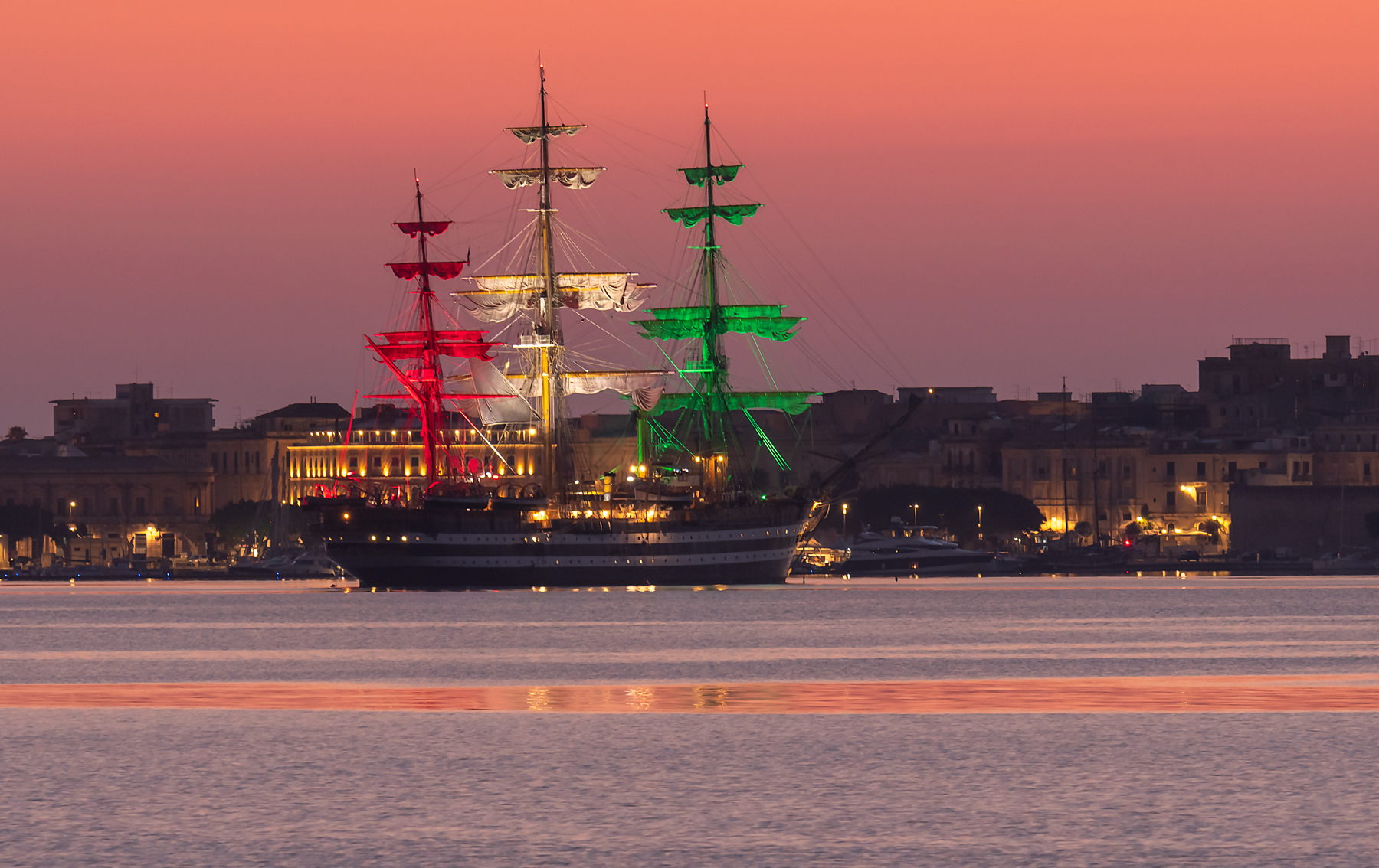 Amerigo Vespucci at the great port of Syracuse