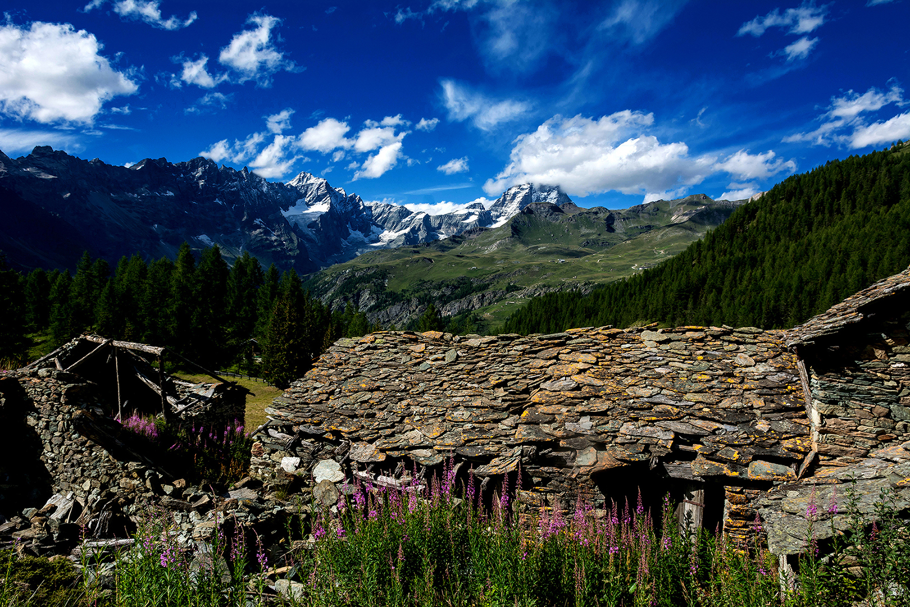 Cheneil che guarda al Cervino