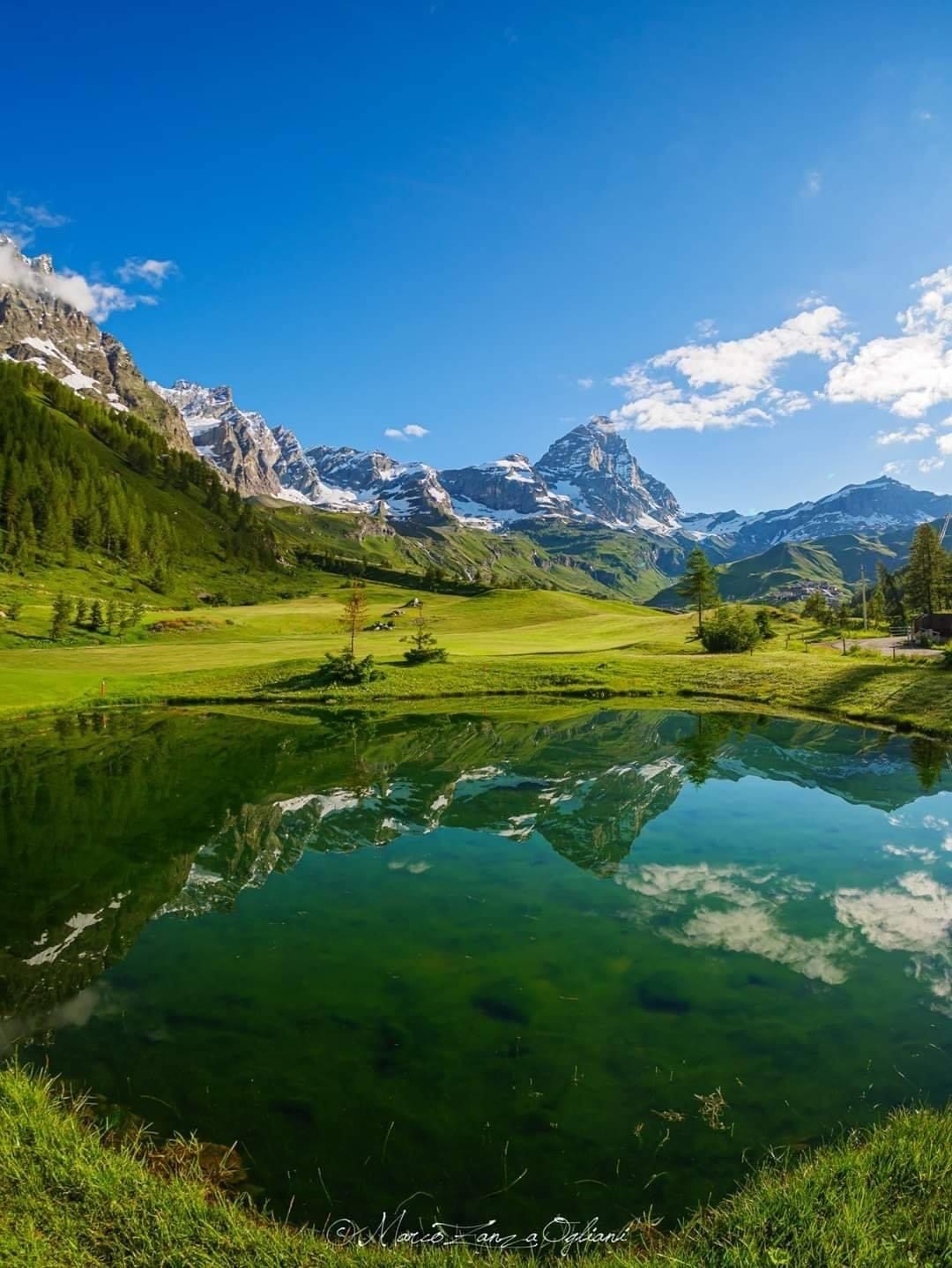 Ogni specchio d'acqua e buono per rimirarsi...