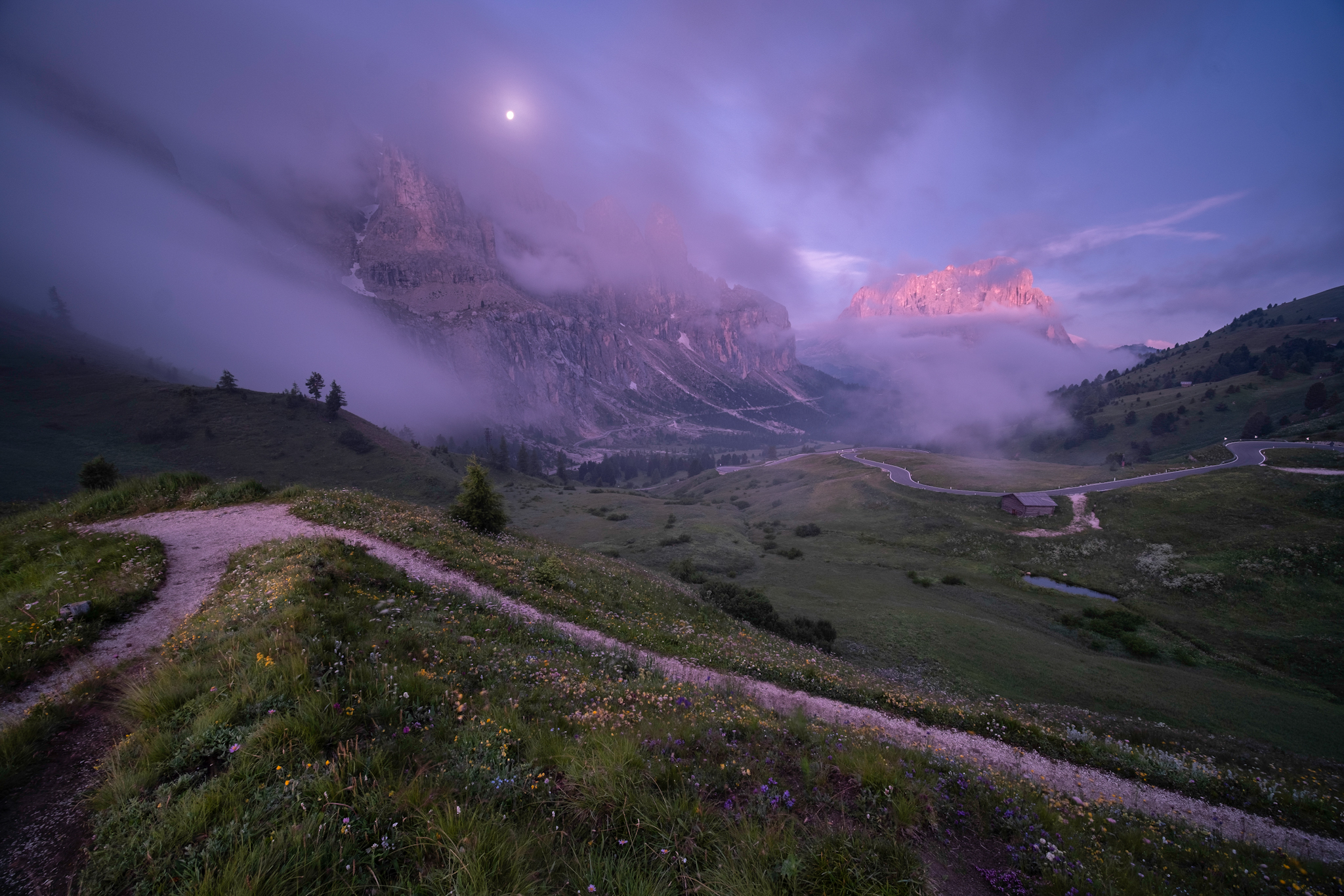 Lunar sunrise at Gardena Pass