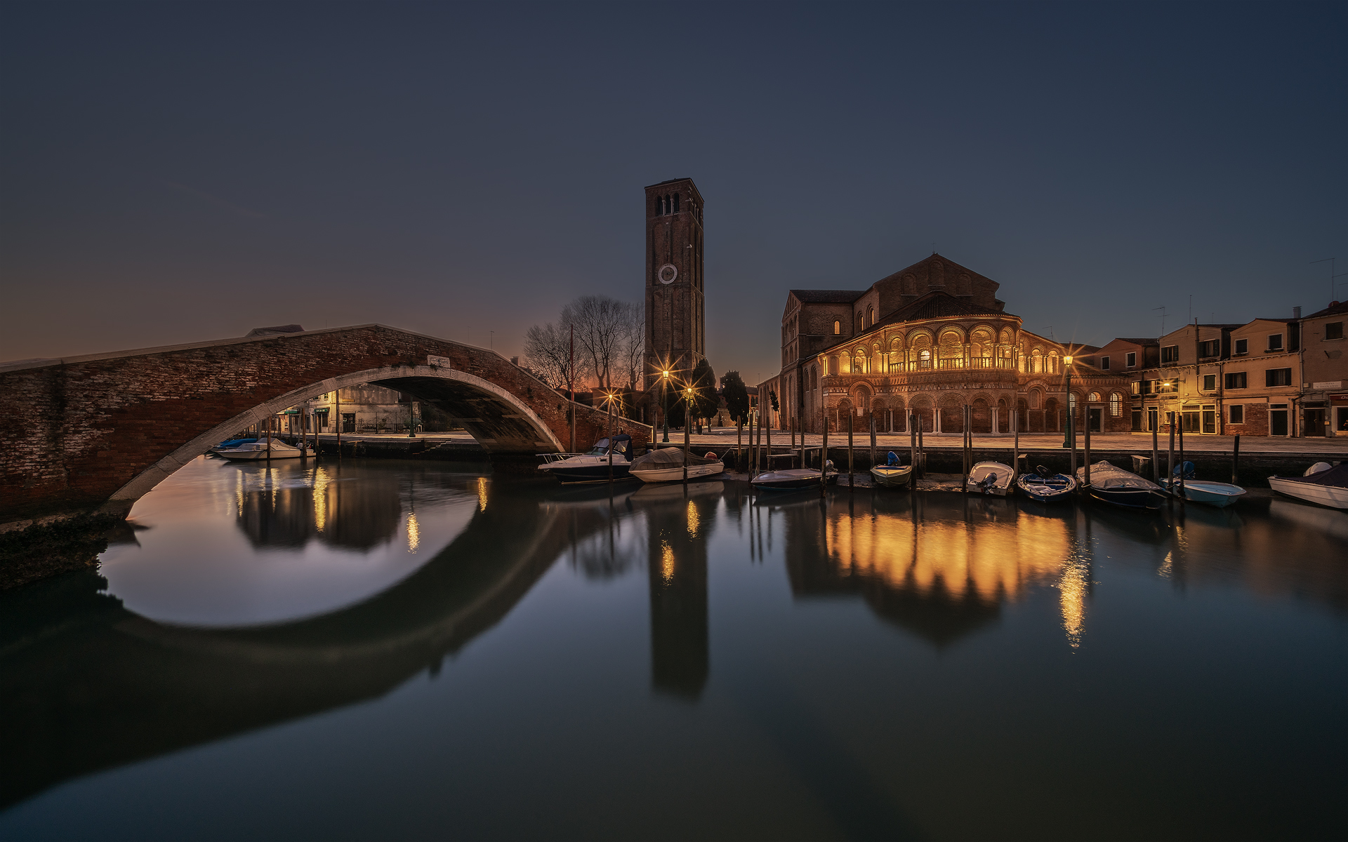 Murano in notturna....Basilica dei Santi Maria e Donato