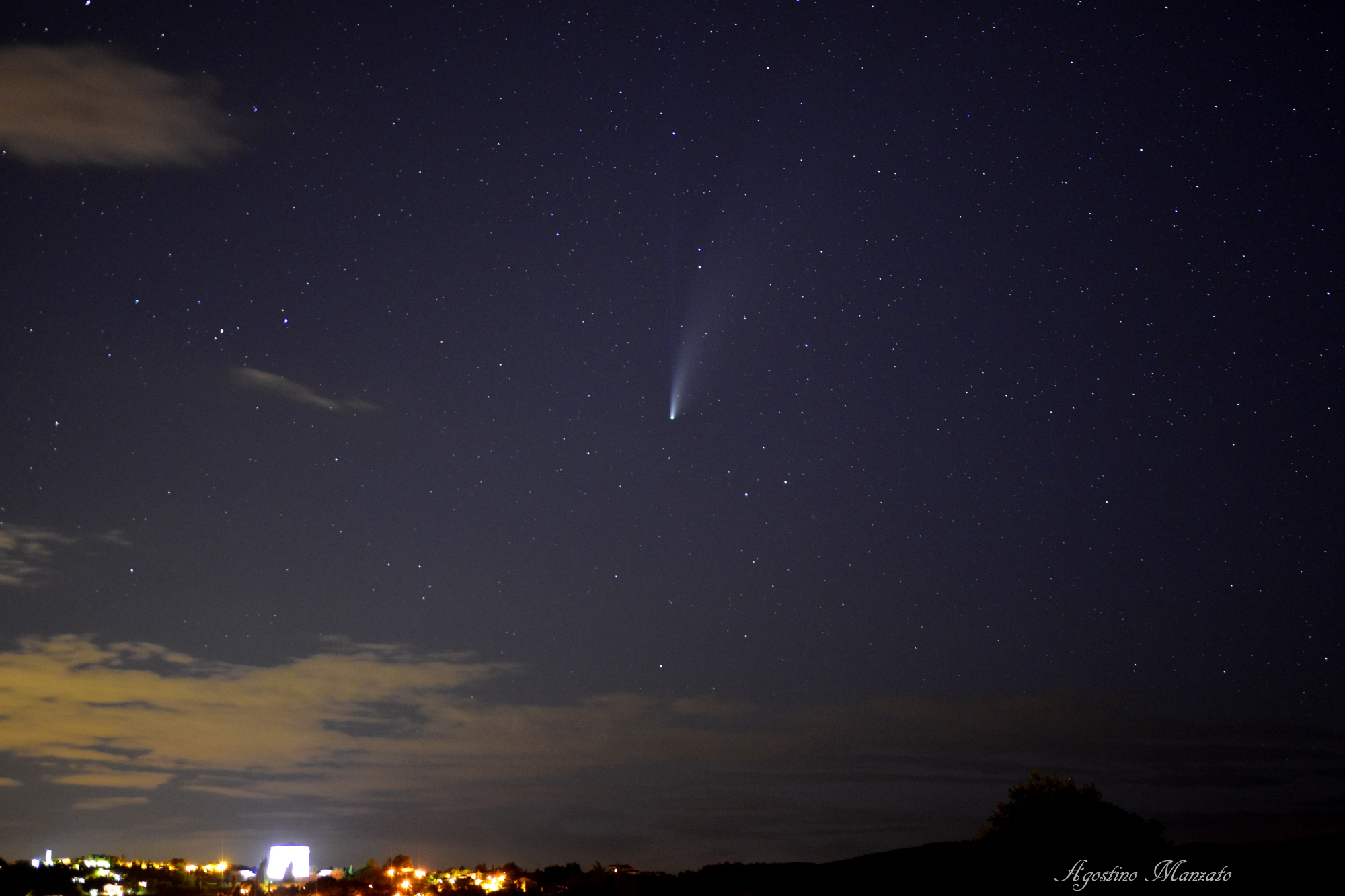 La cometa (neowise) sopra il presepe di Oslavia