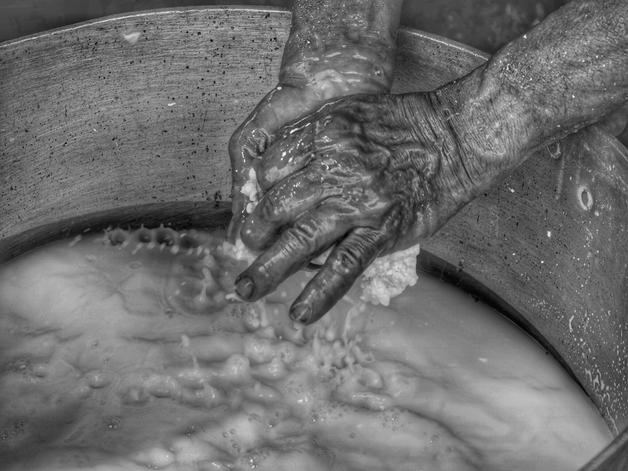 Due mani dicono più di molte parole