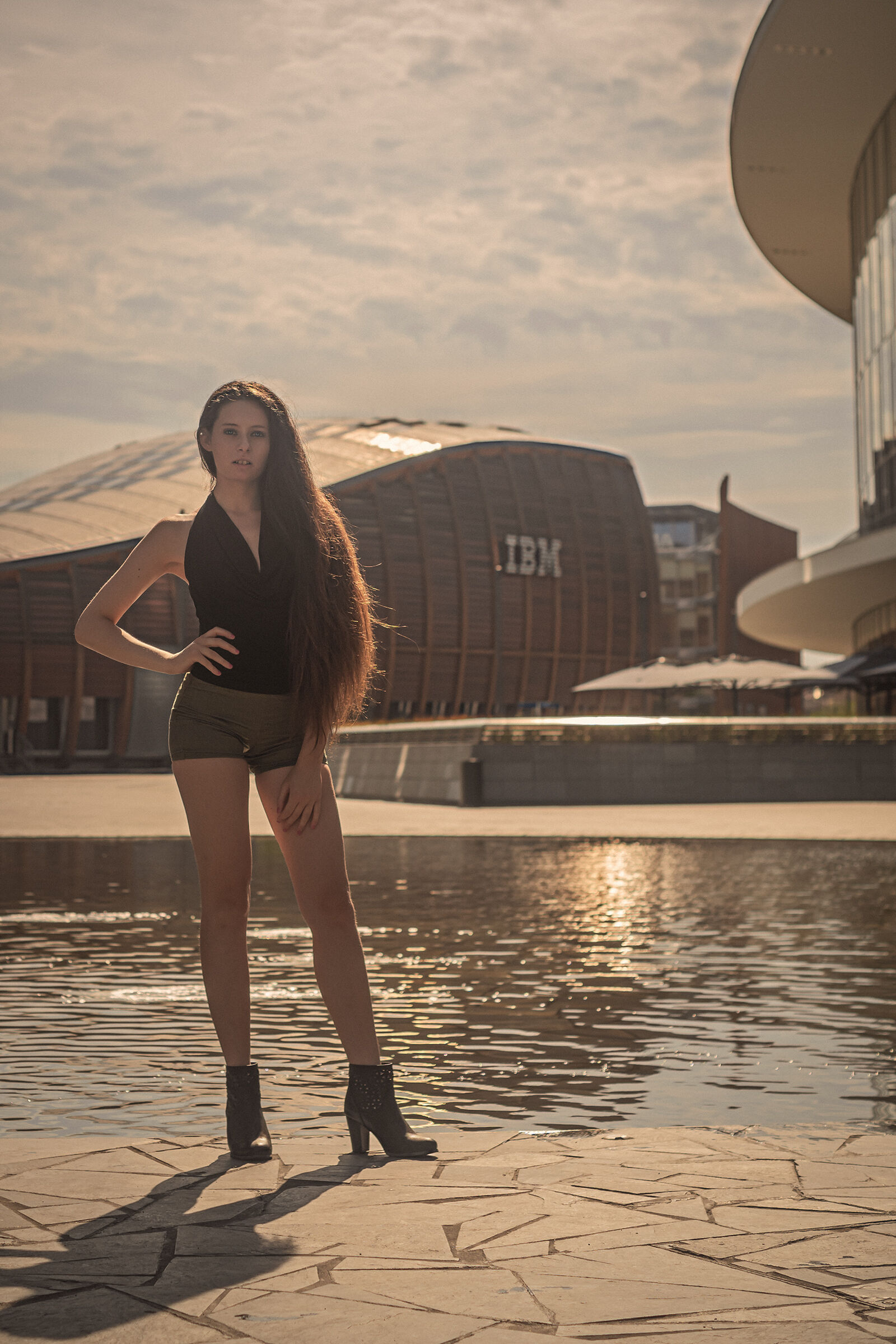 Jessica in piazza Gae Aulenti 1