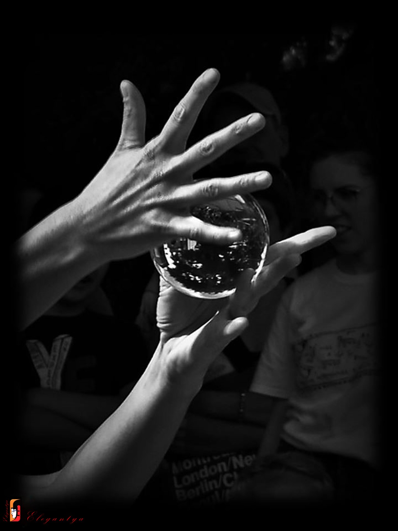 "Chiaroveggente..." (Clairvoyant...)