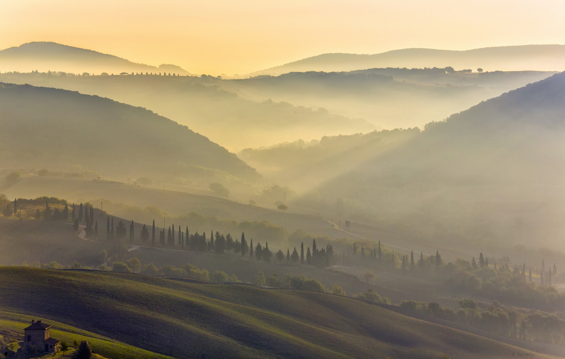 Quando il sole cala dietro le colline della Val D'Orcia