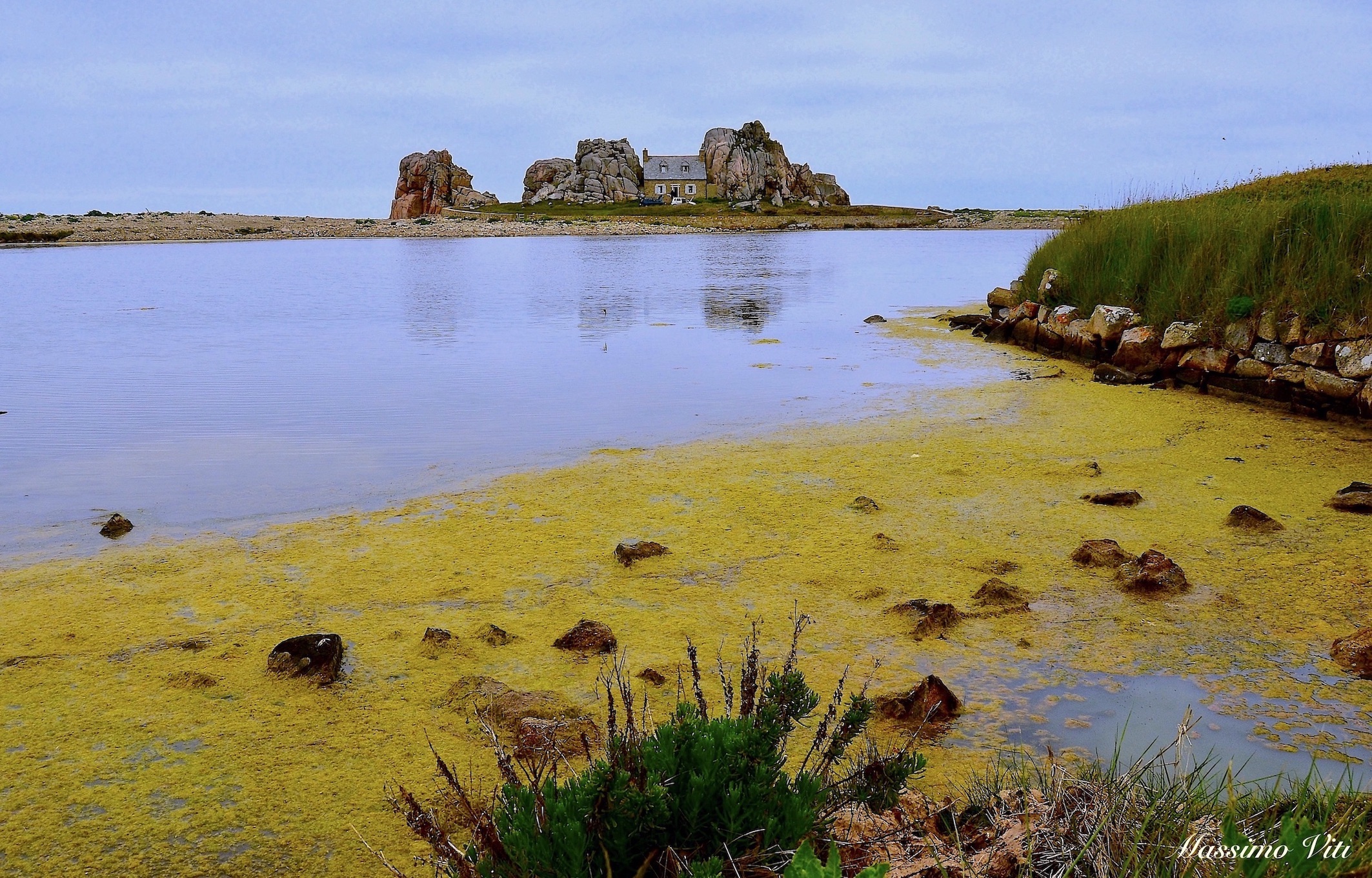 La casa nella roccia ( Plougrescant - Bretagna )