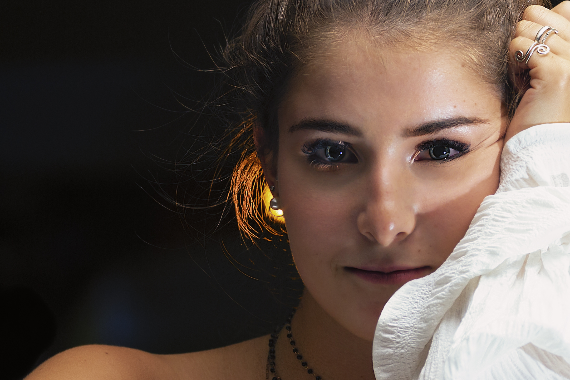 Dangerous to look at the eyes