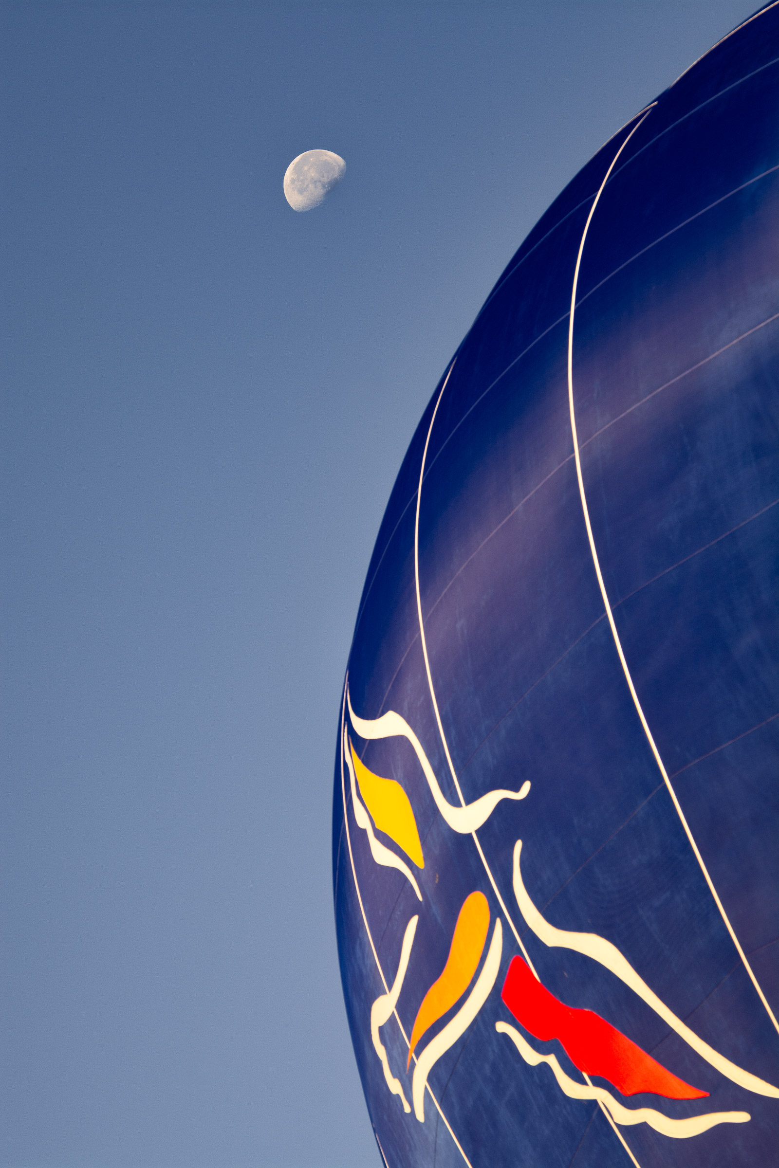 Sulla luna in mongolfiera