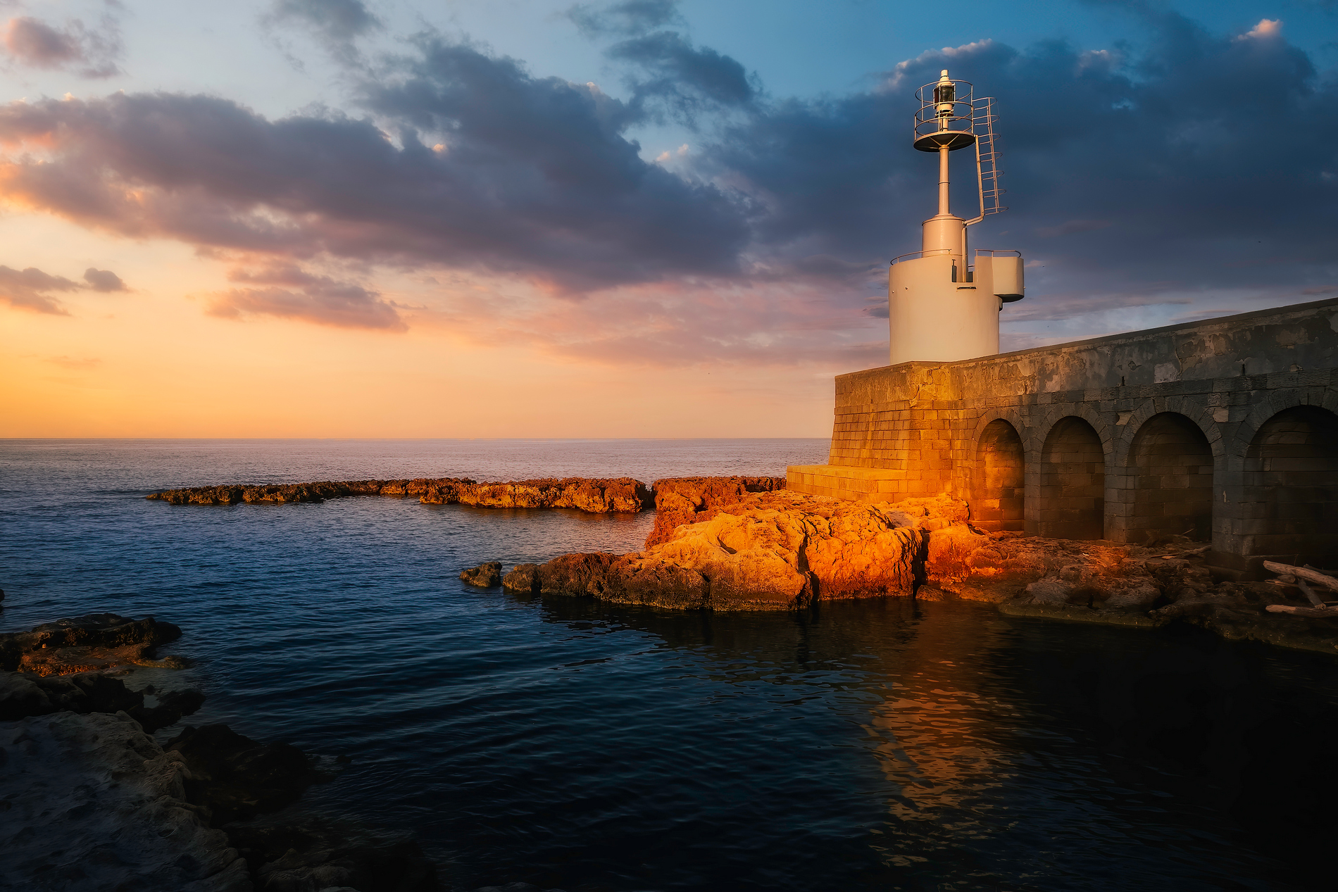 Il Faro al tramonto