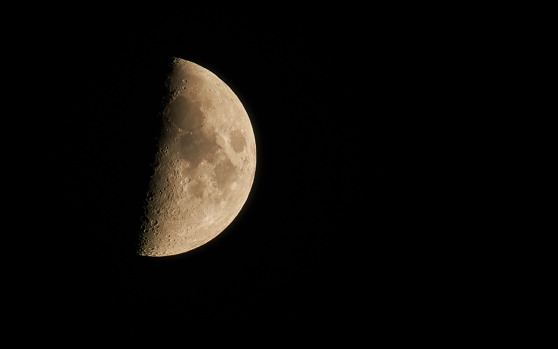 25.08.20 mezza luna quasi perfetta