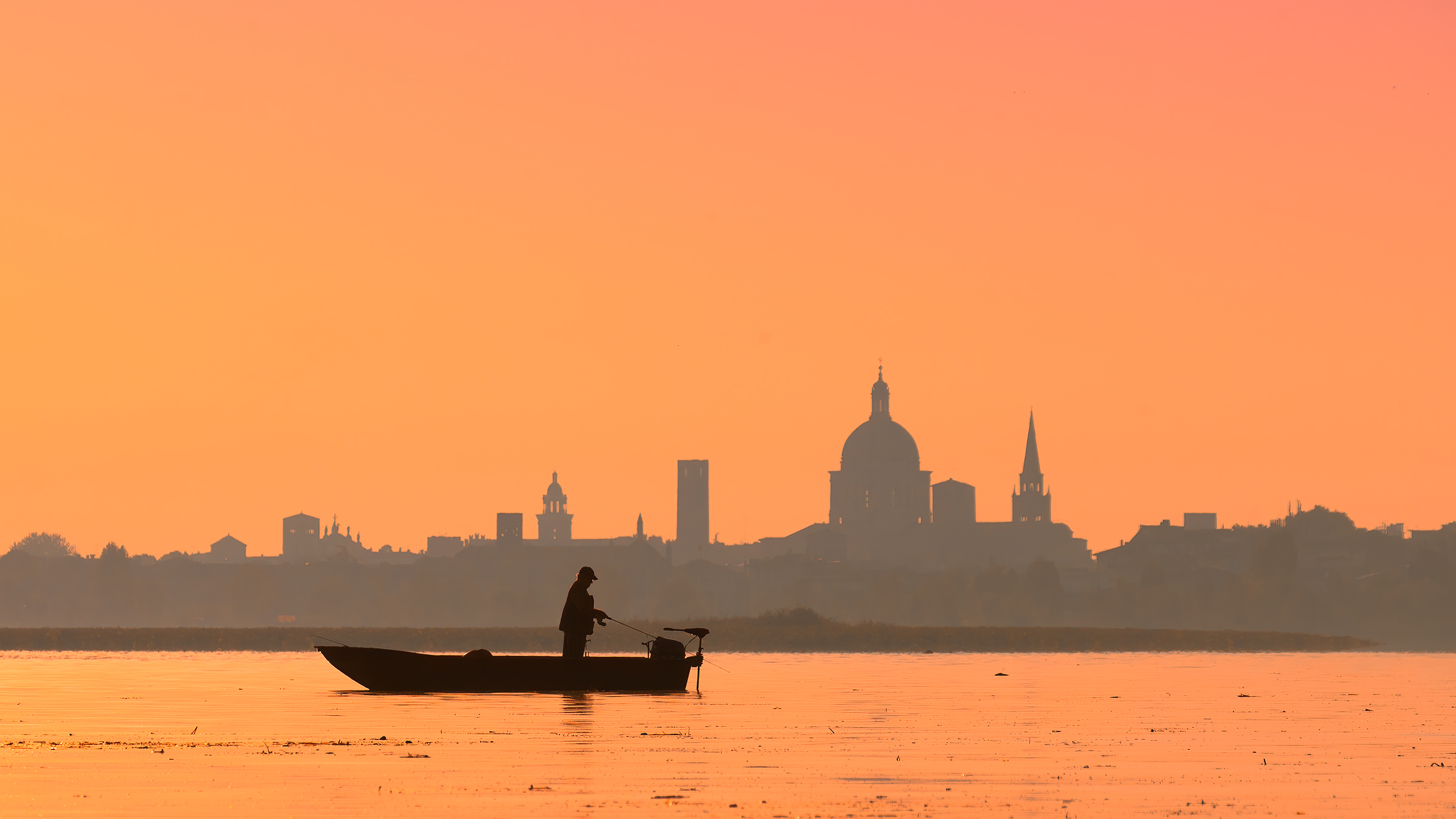 Profilo di Mantova dal lago Superiore