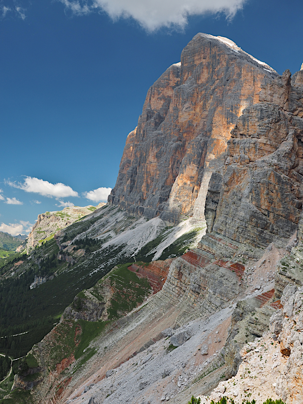 The colors of dolomia