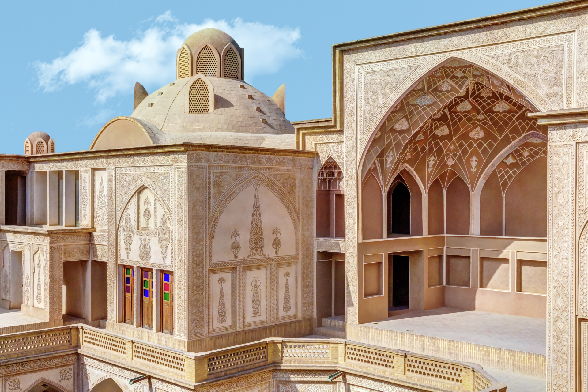 Casa Abbasiana, Portico Ovest