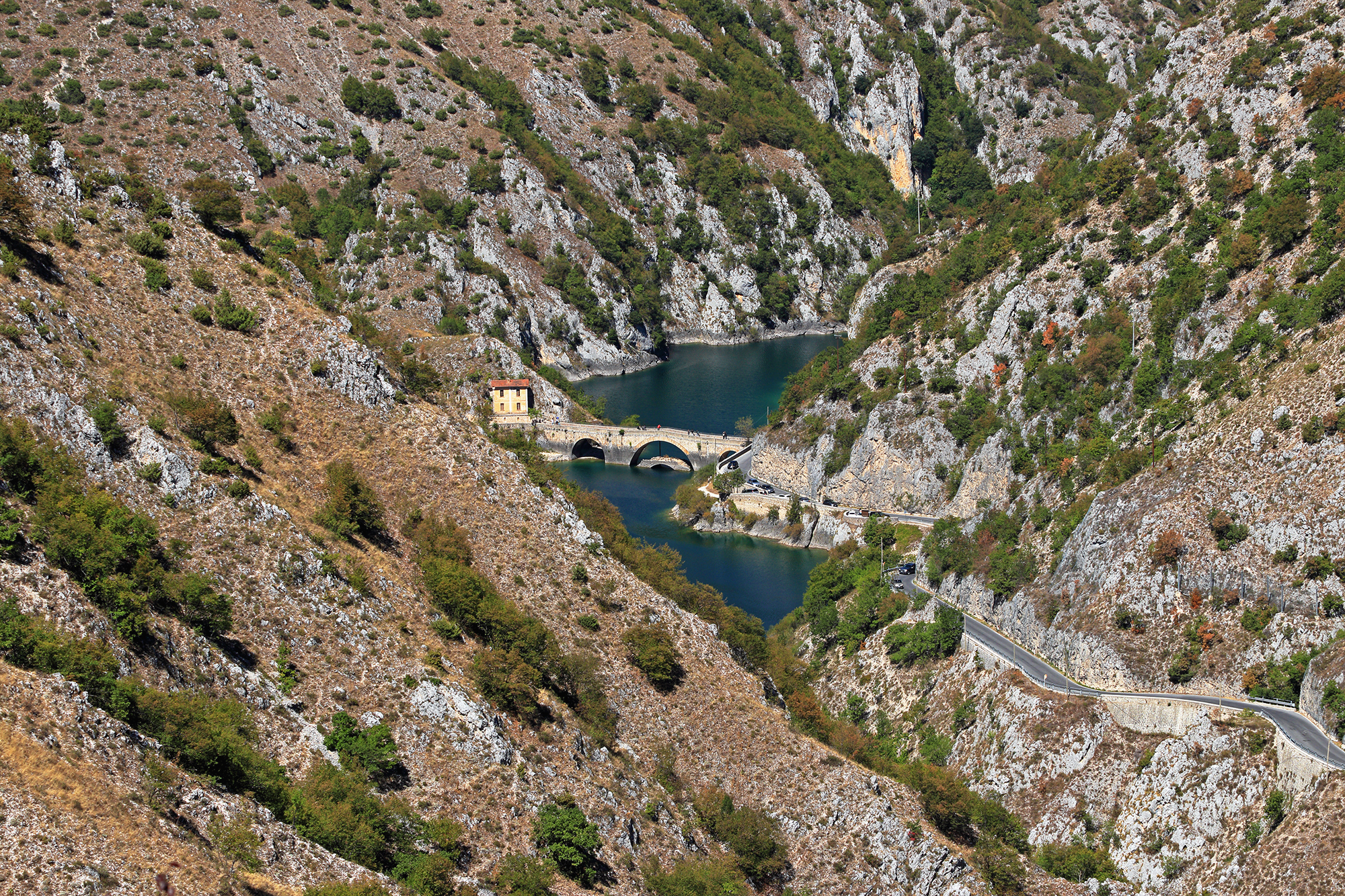 Gole del Sagittario lago di S. Domenico.