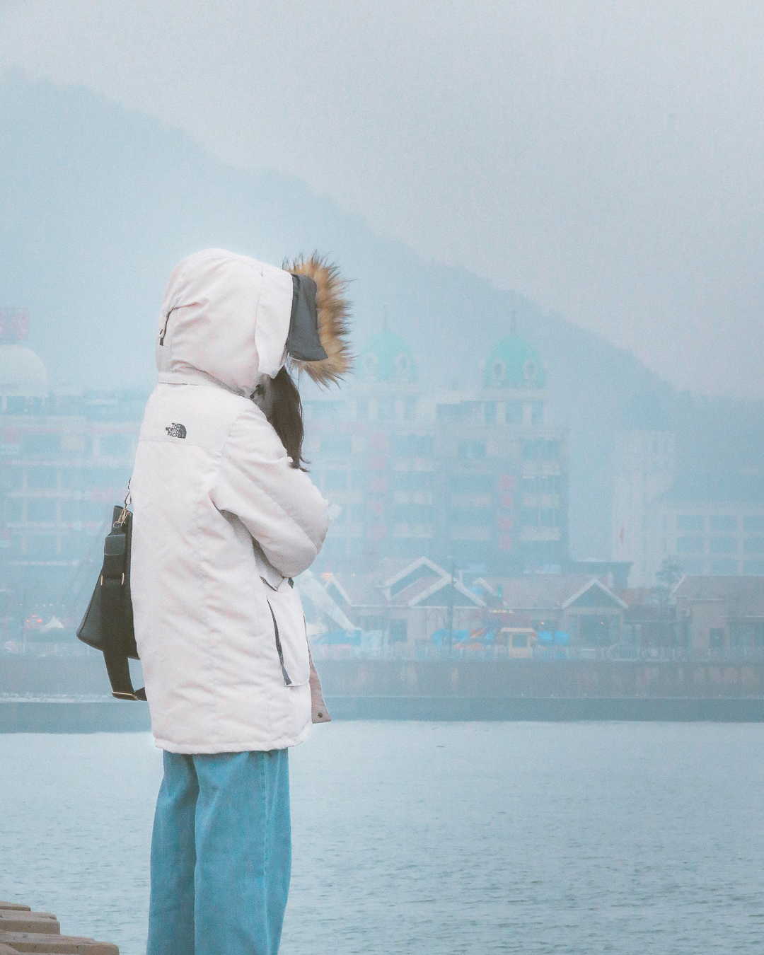 A lonely girl in Dalian