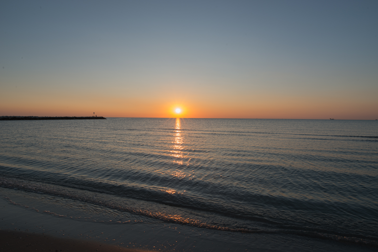 L'alba sul mare d'Abruzzo