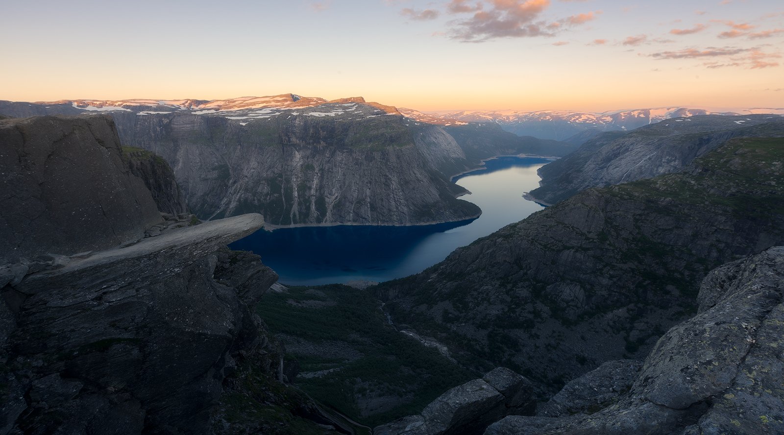 Trolltunga pano