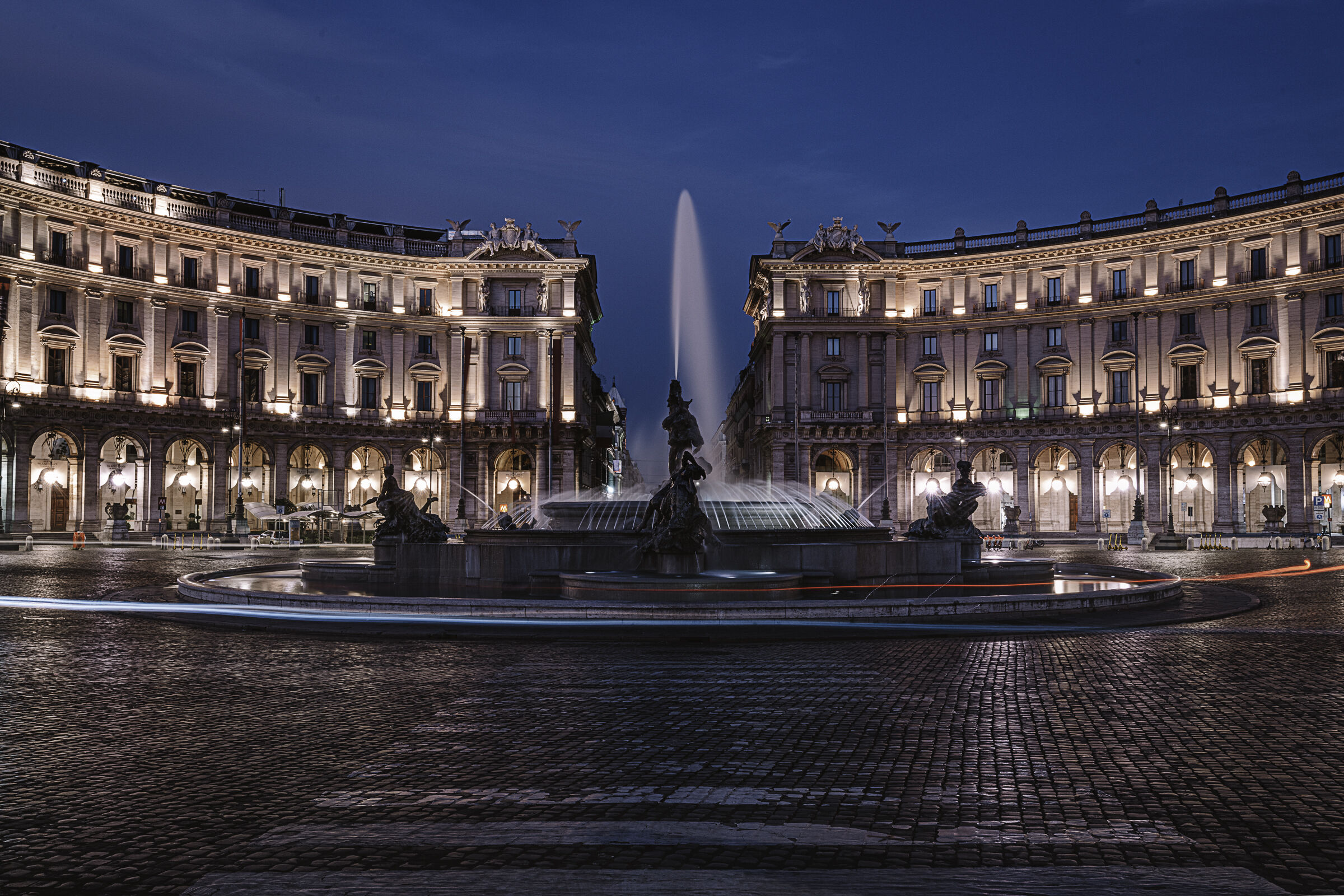Piazza della Repubblica e la fontana delle Naiadi