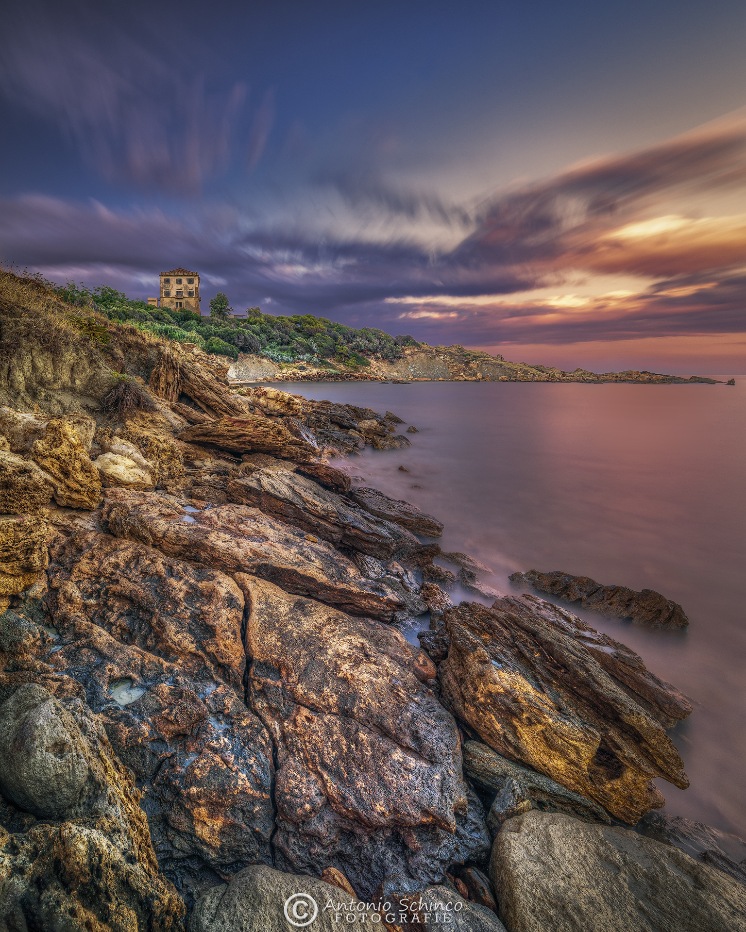 La Scogliera Di Scifo E La Torre Omonima