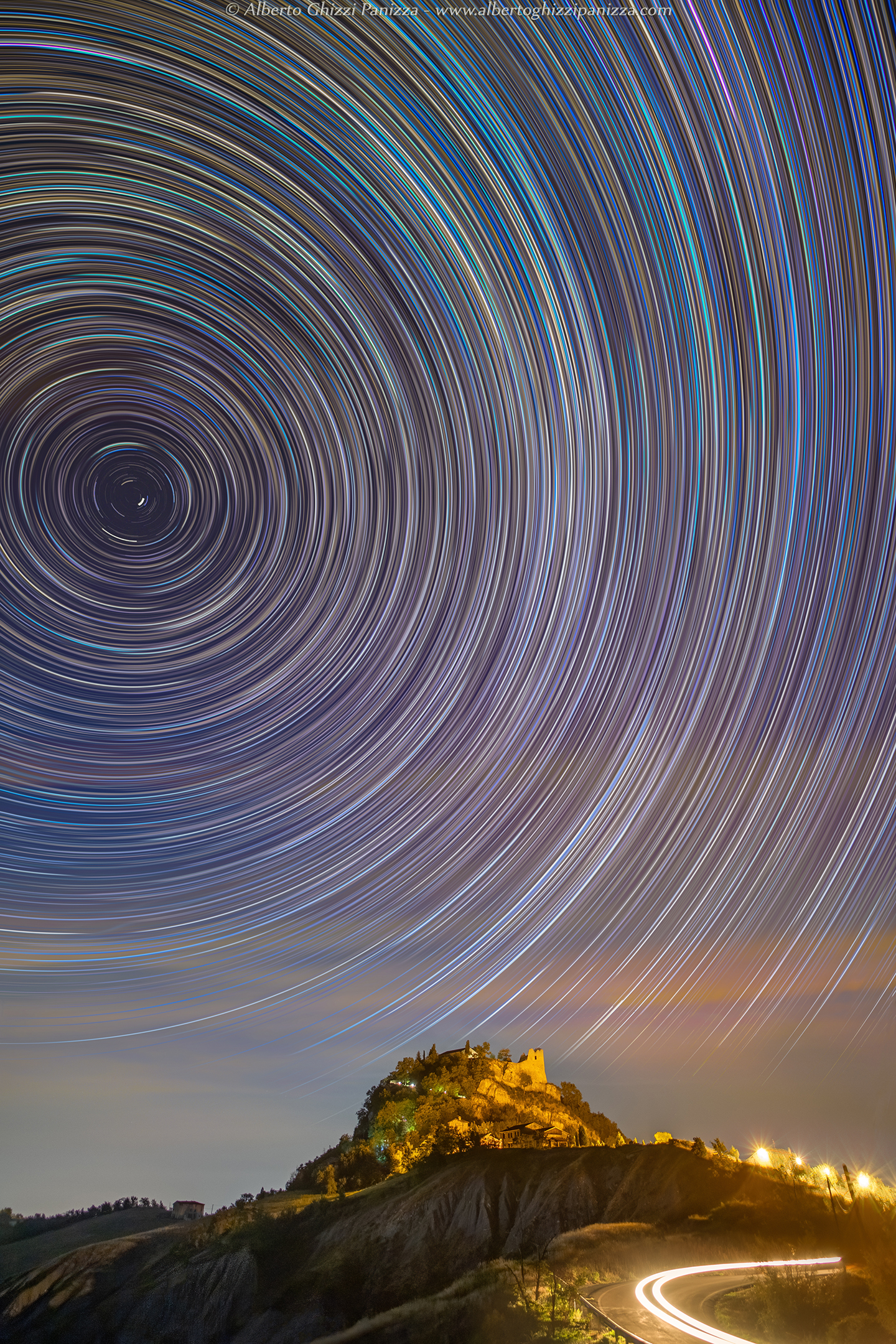 Startrail sul Castello di Canossa