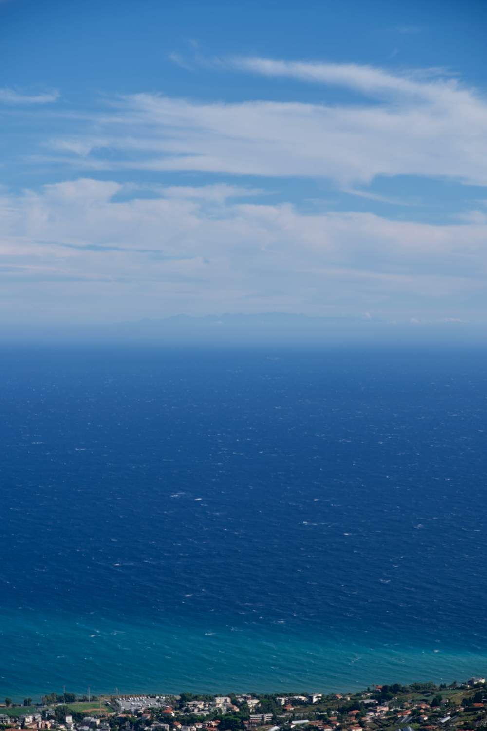 Liguria - Corsica: a tug of a shot