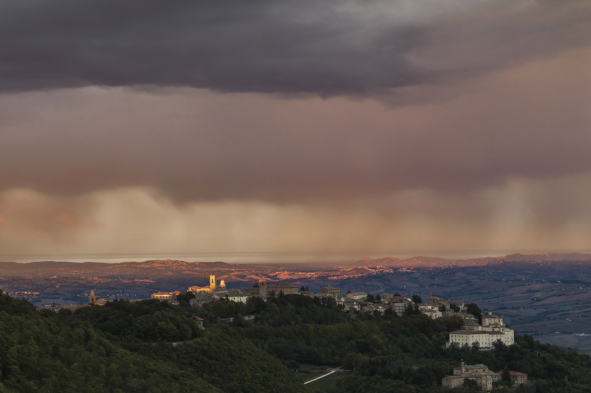 Rain at sunset in Tracks