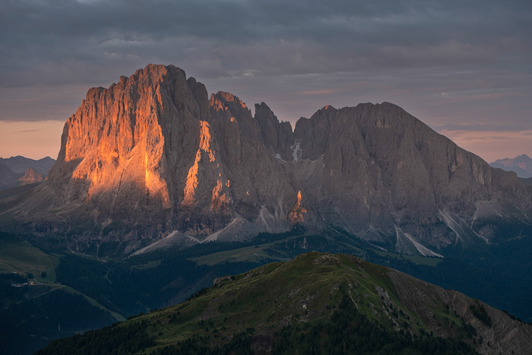 Prima luce sul Sassolungo