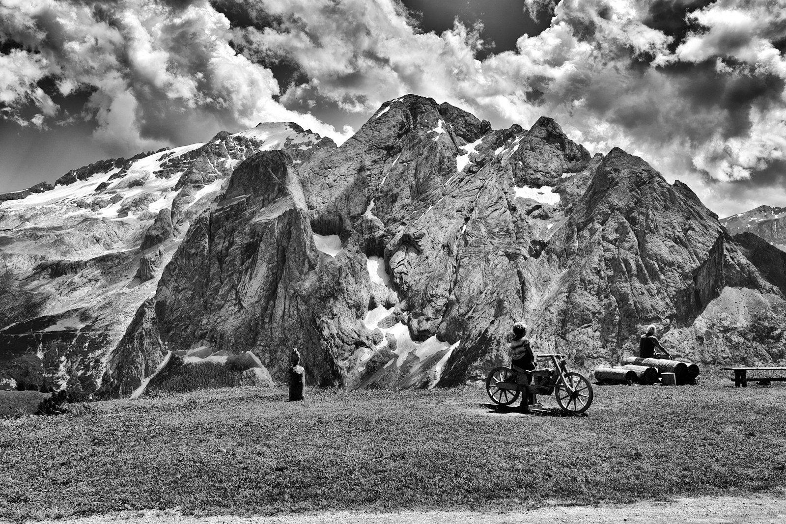 Admiring the Queen on a motorbike