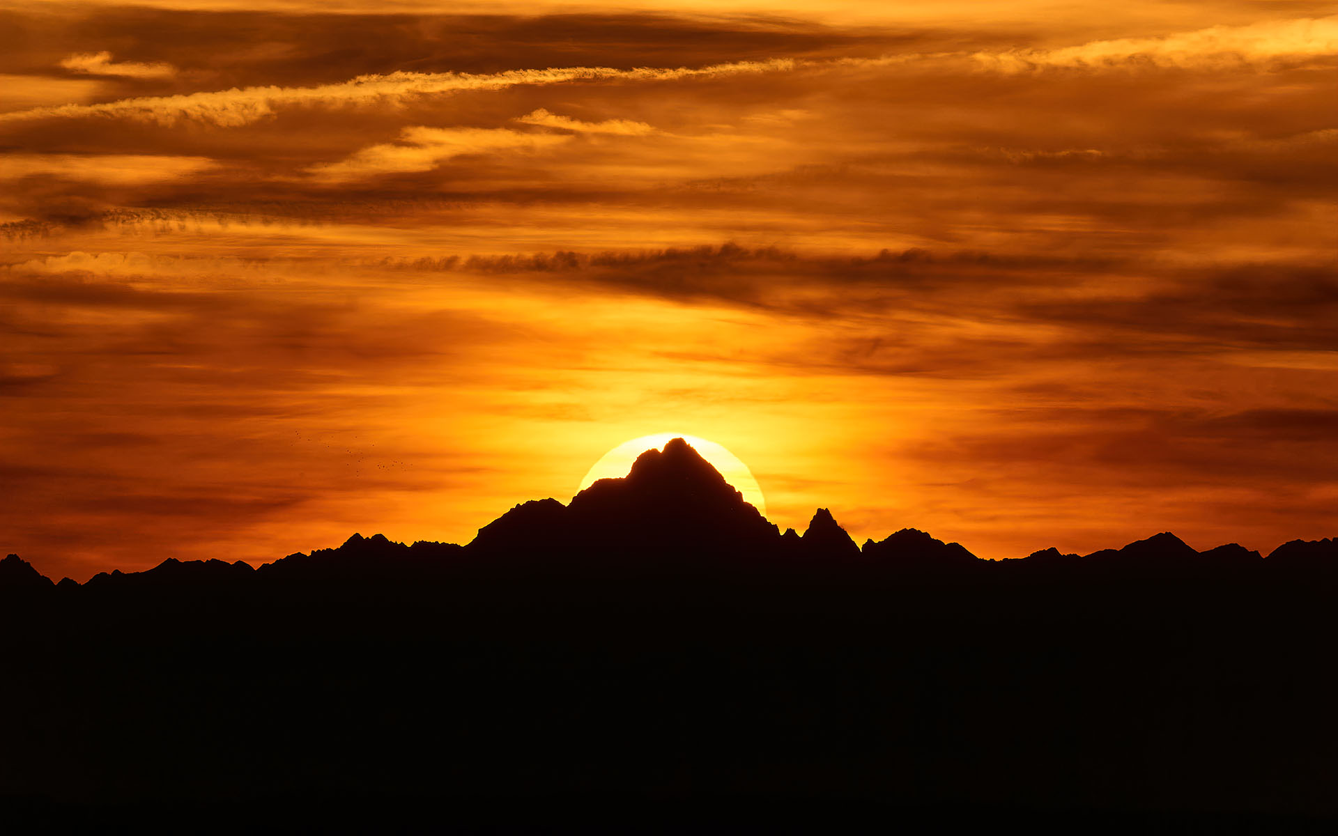 Tramonto dietro al Monviso
