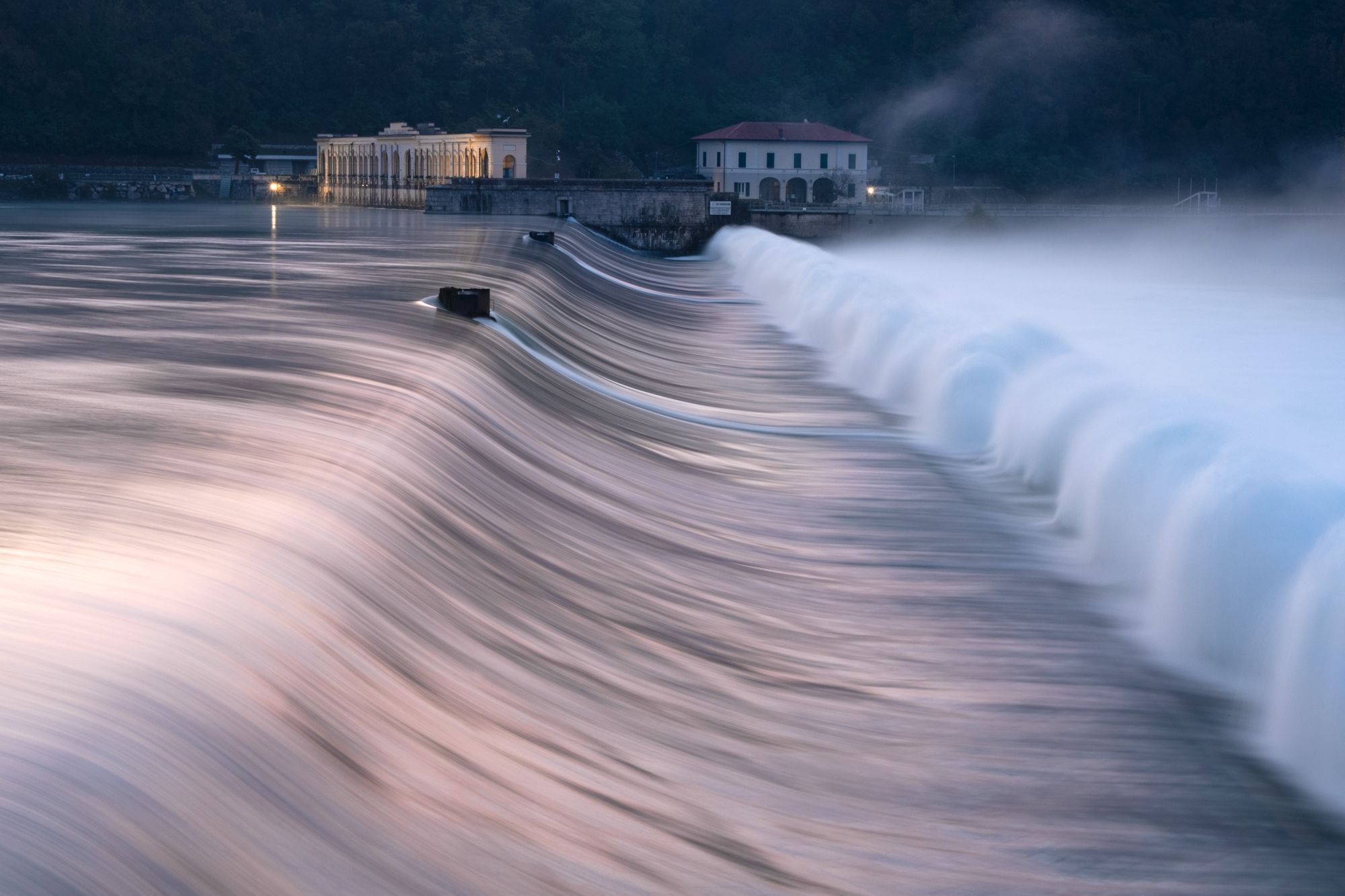 la dove si immette il fiume