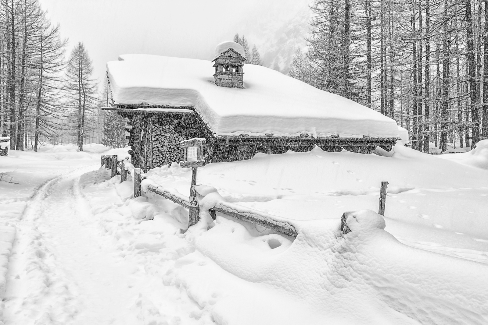 Heavy snowfall in Valnontey (Cogne)