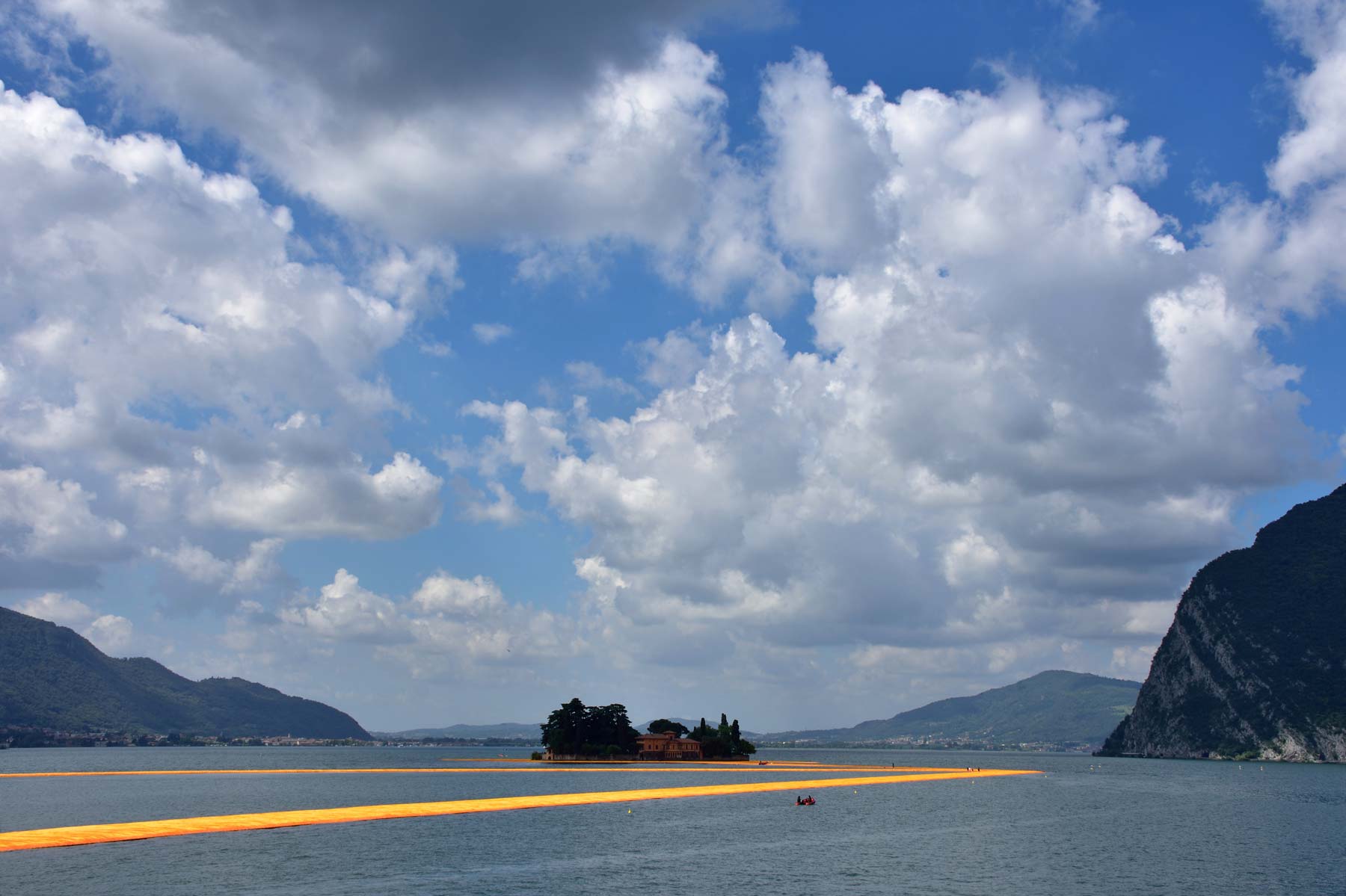 2016-magic of the Christo-2 catwalks