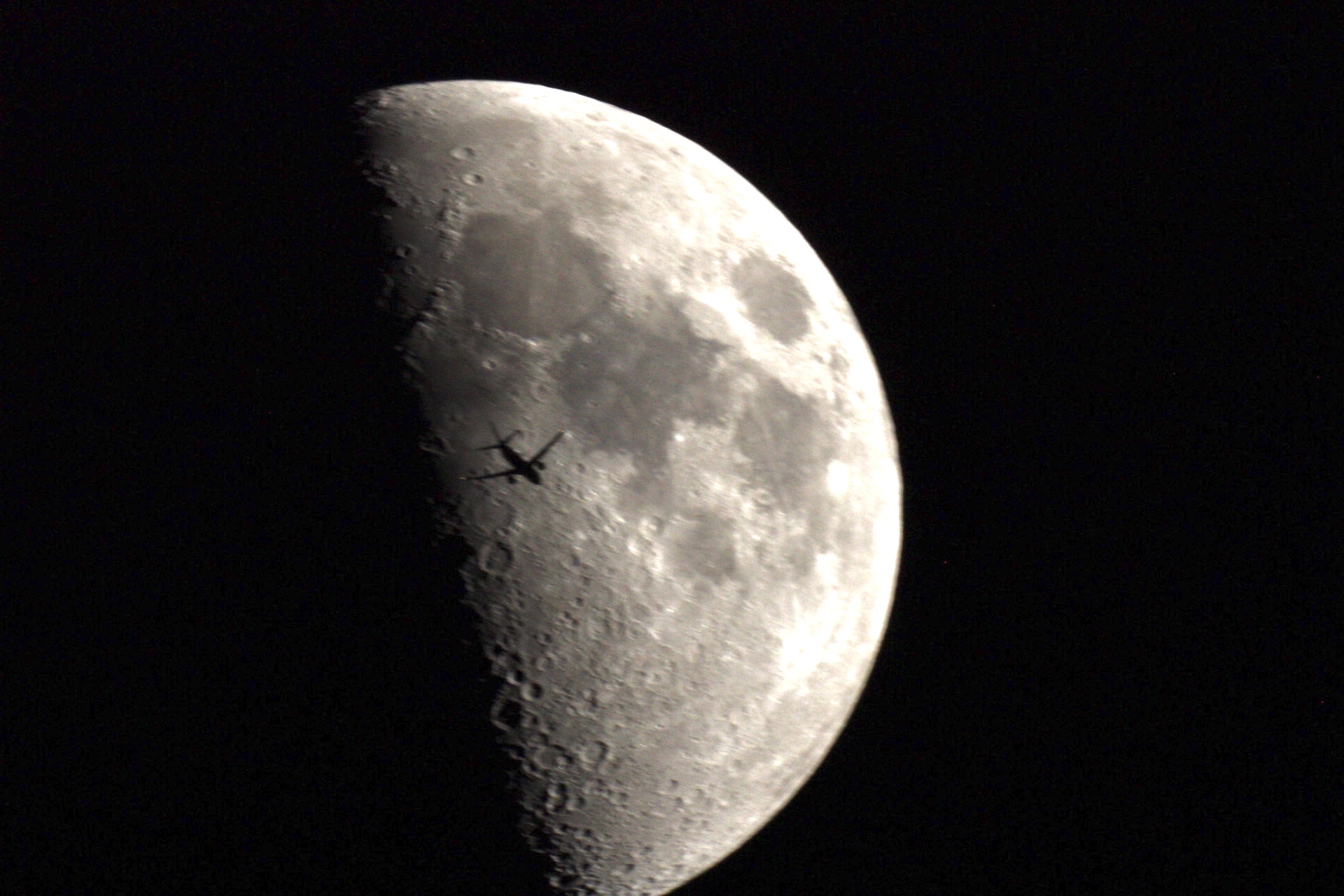 Aereo luna 2020 (27 luglio 2020) da telescopio