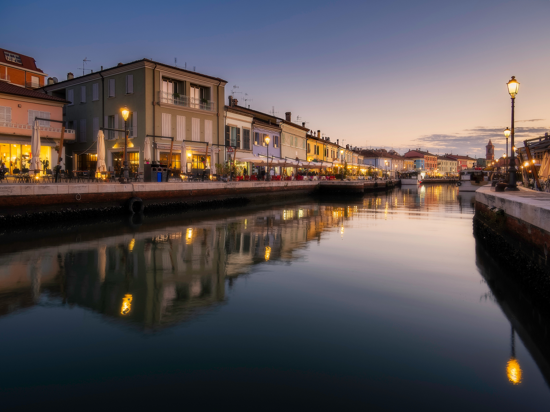 Le luci del porto canale