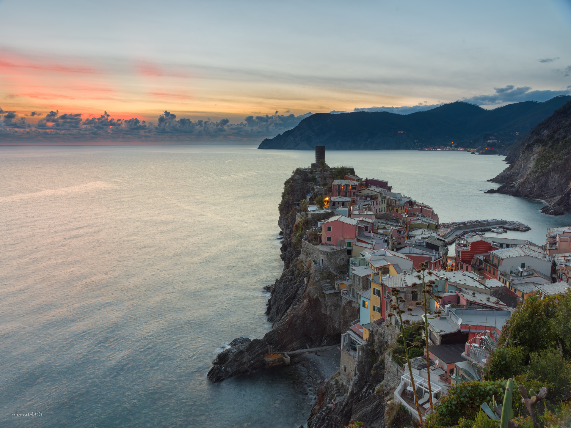 Vernazza ora blu